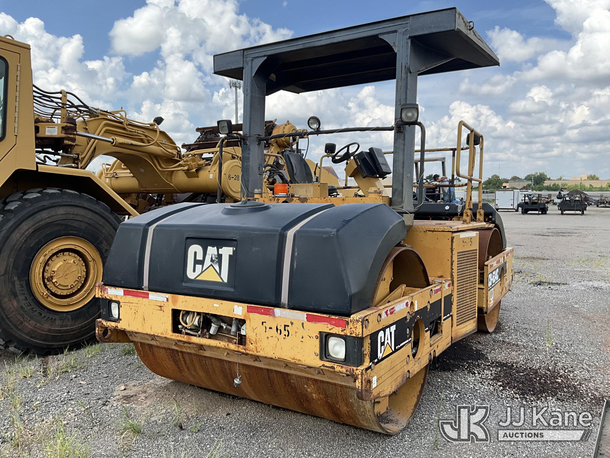 Photo of a 1997 Caterpillar CB634C
