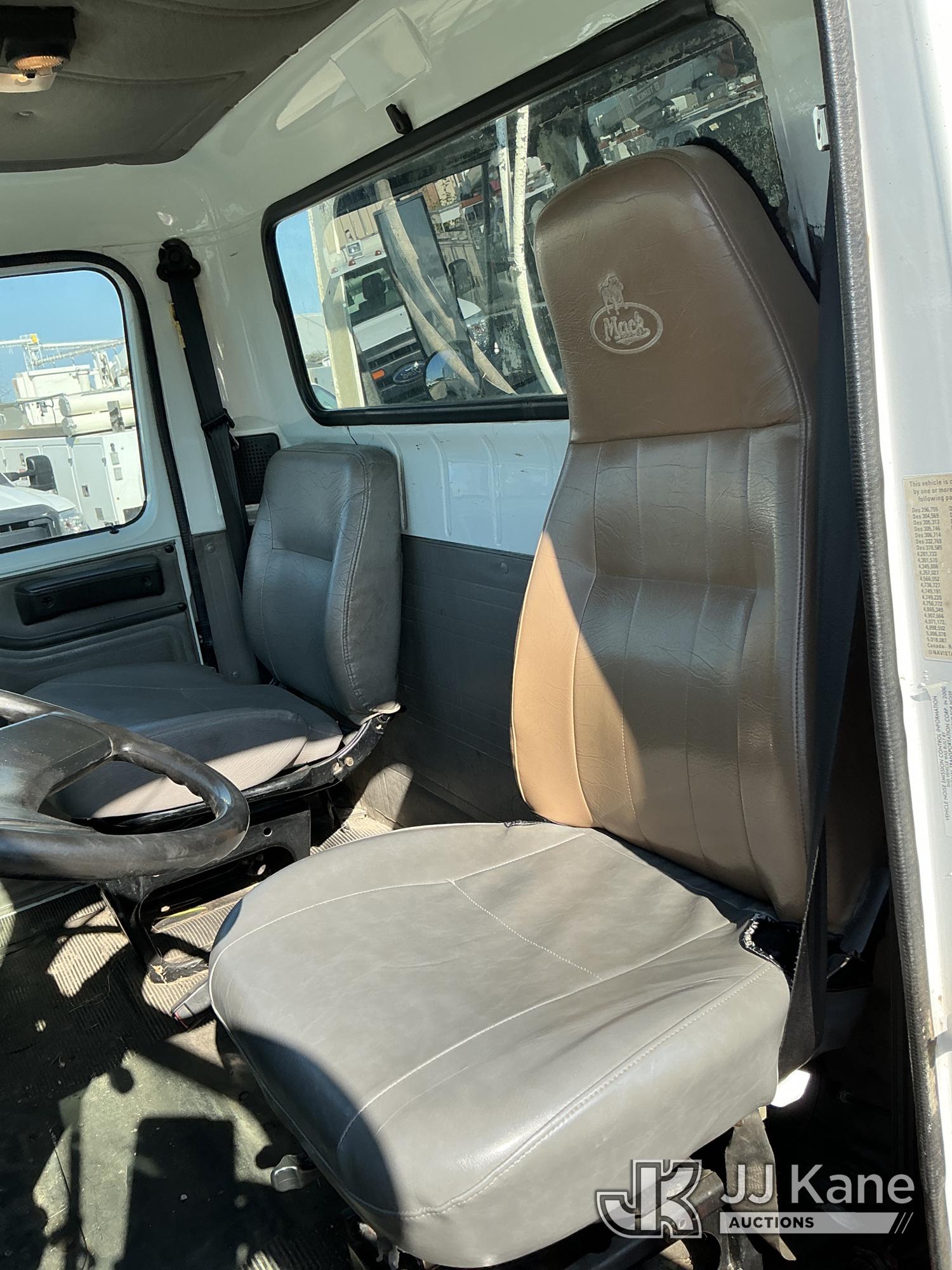 2001 International 4700