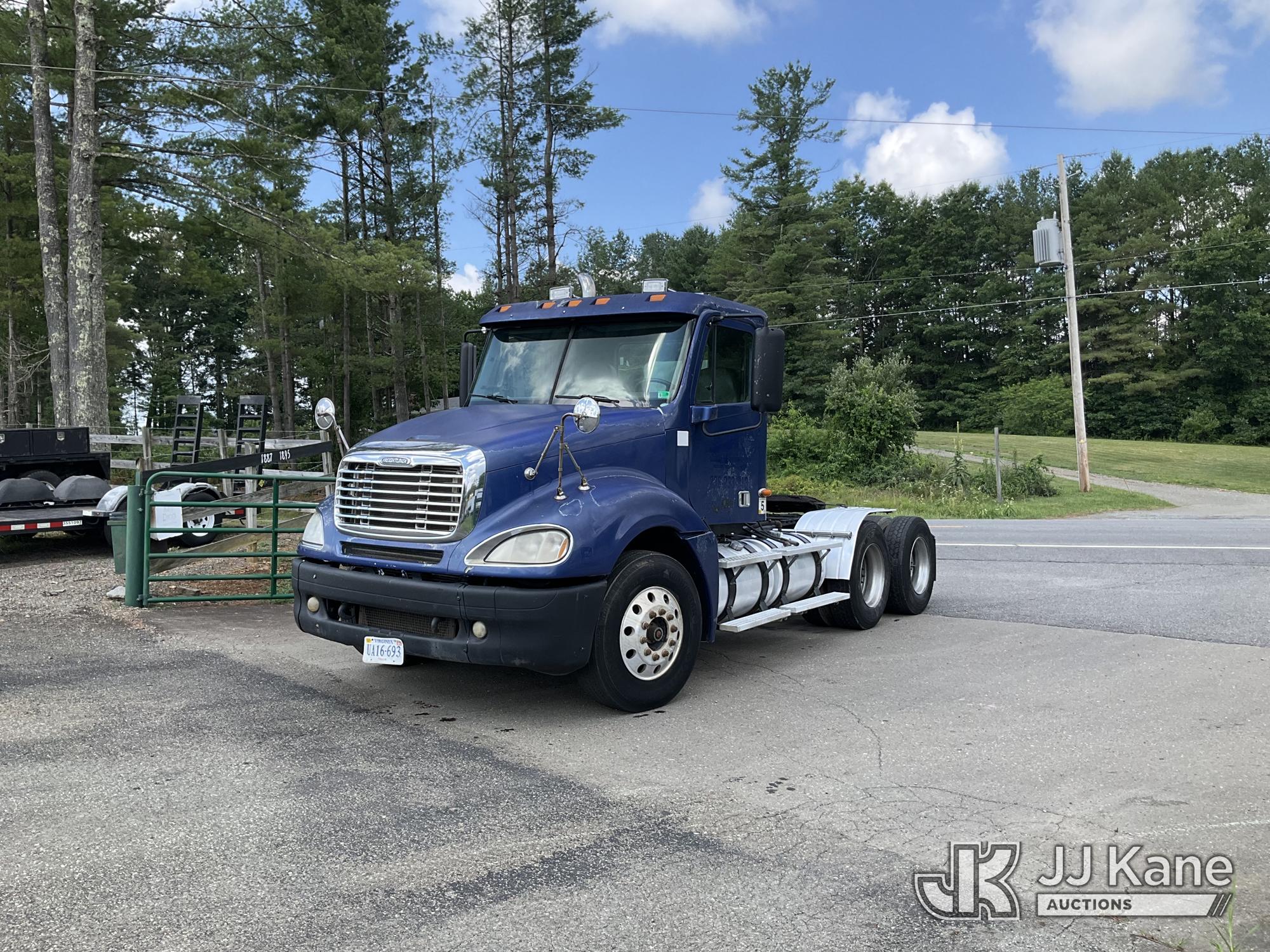 Photo of a 2003 Freightliner Columbia 120