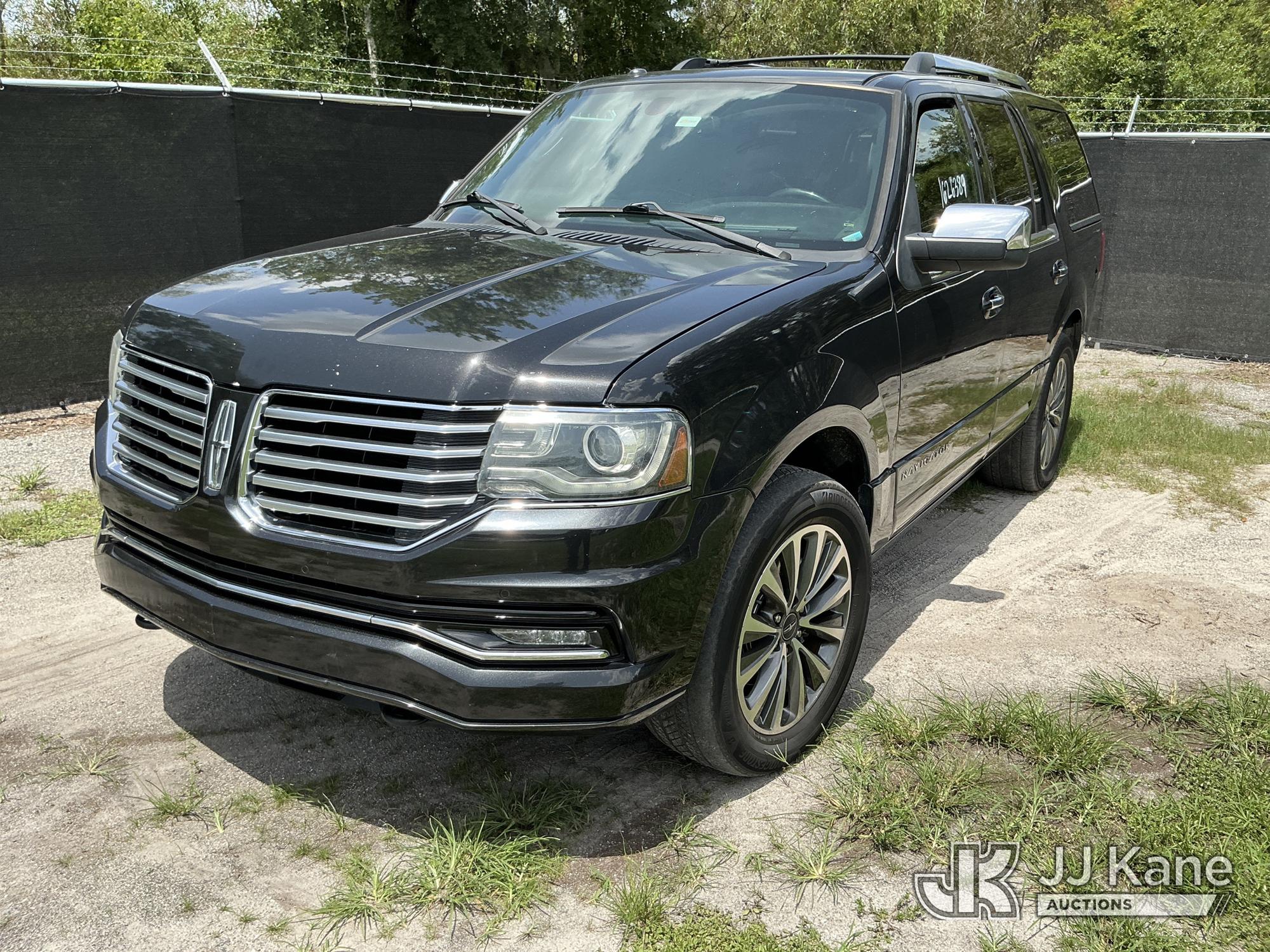 Photo of a 2015 Lincoln Navigator