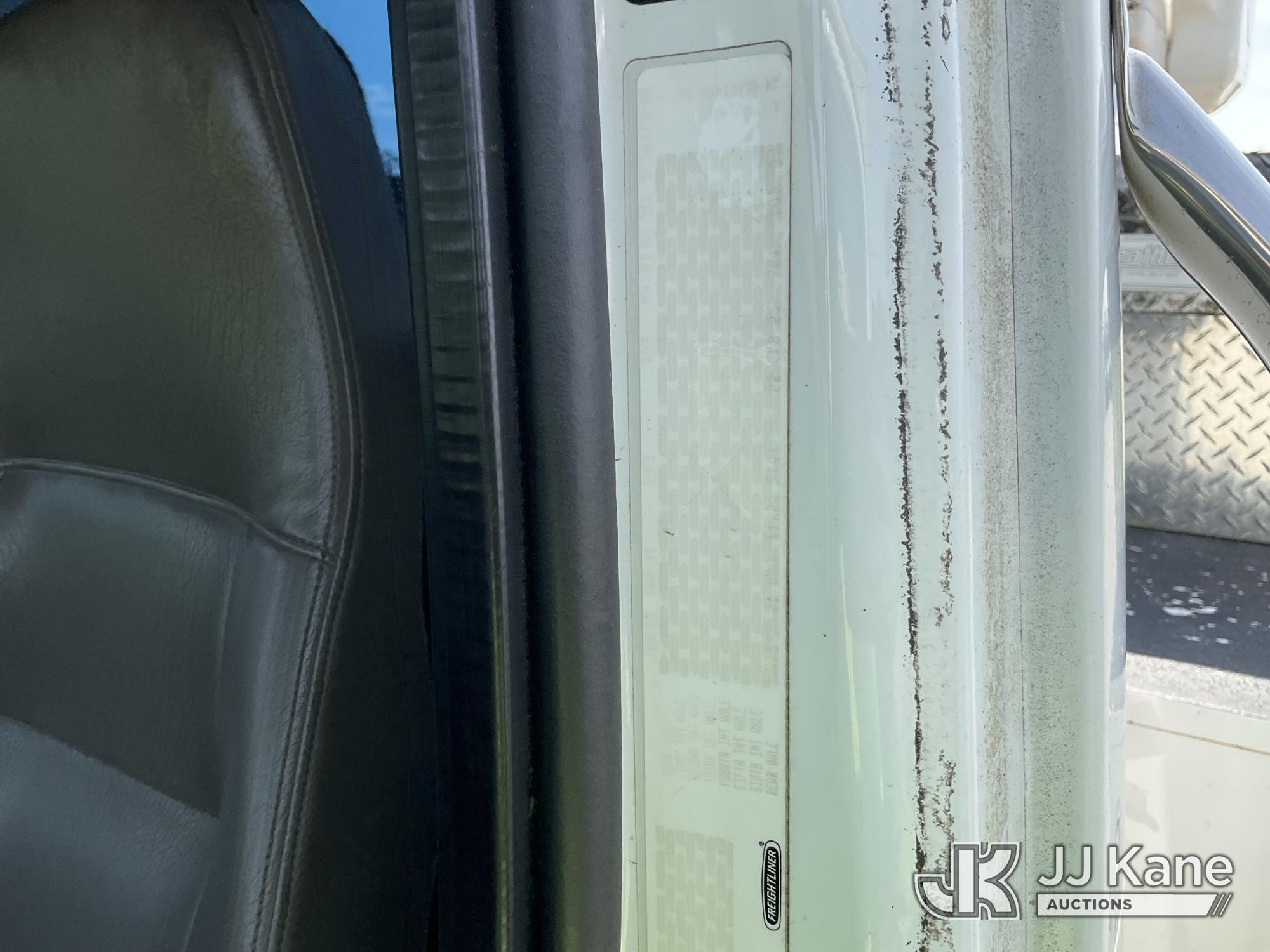 2013 Freightliner M2 106 4x4