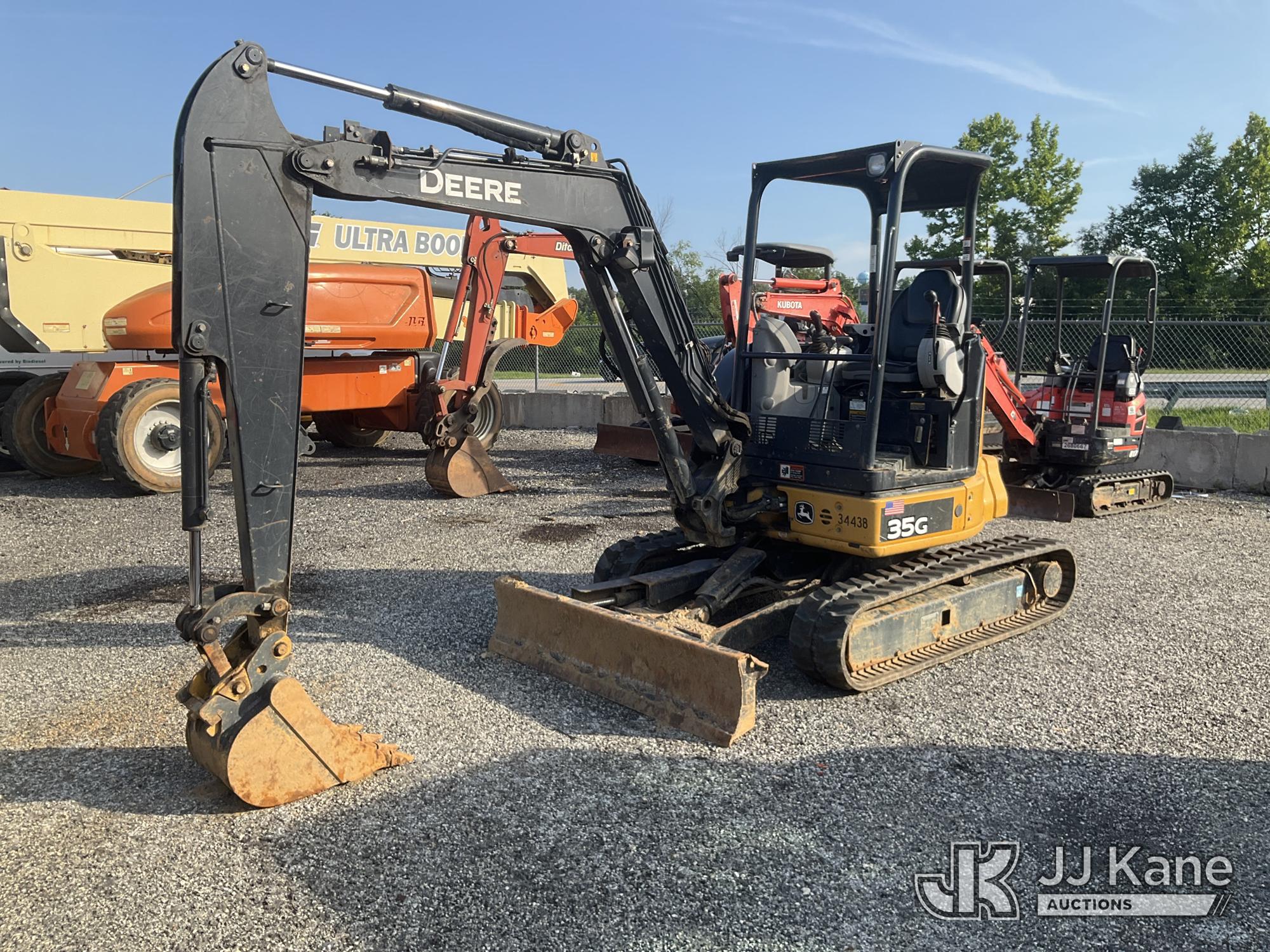 Photo of a 2016 John Deere 35G