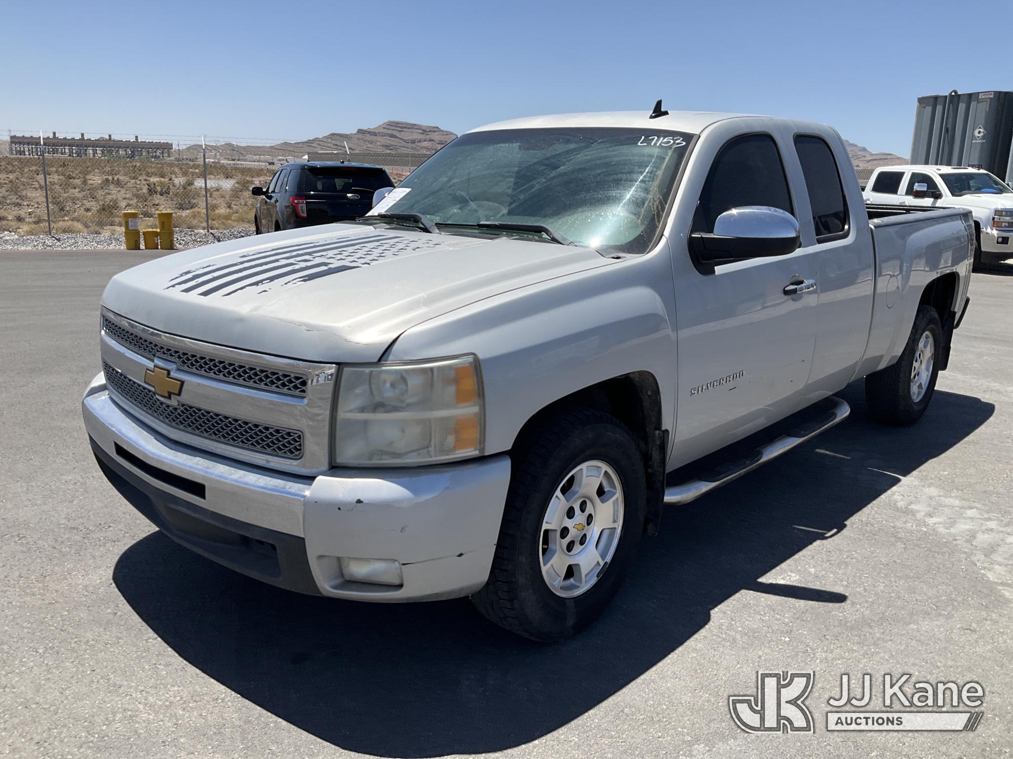 2011 Chevrolet Silverado 1500 Extended-Cab Pickup Truck