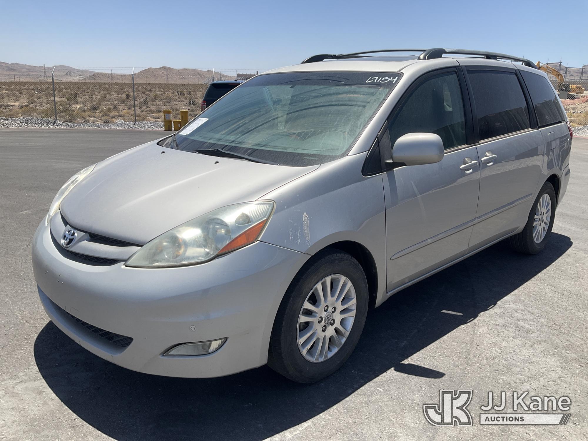 Photo of a 2010 Toyota Sienna