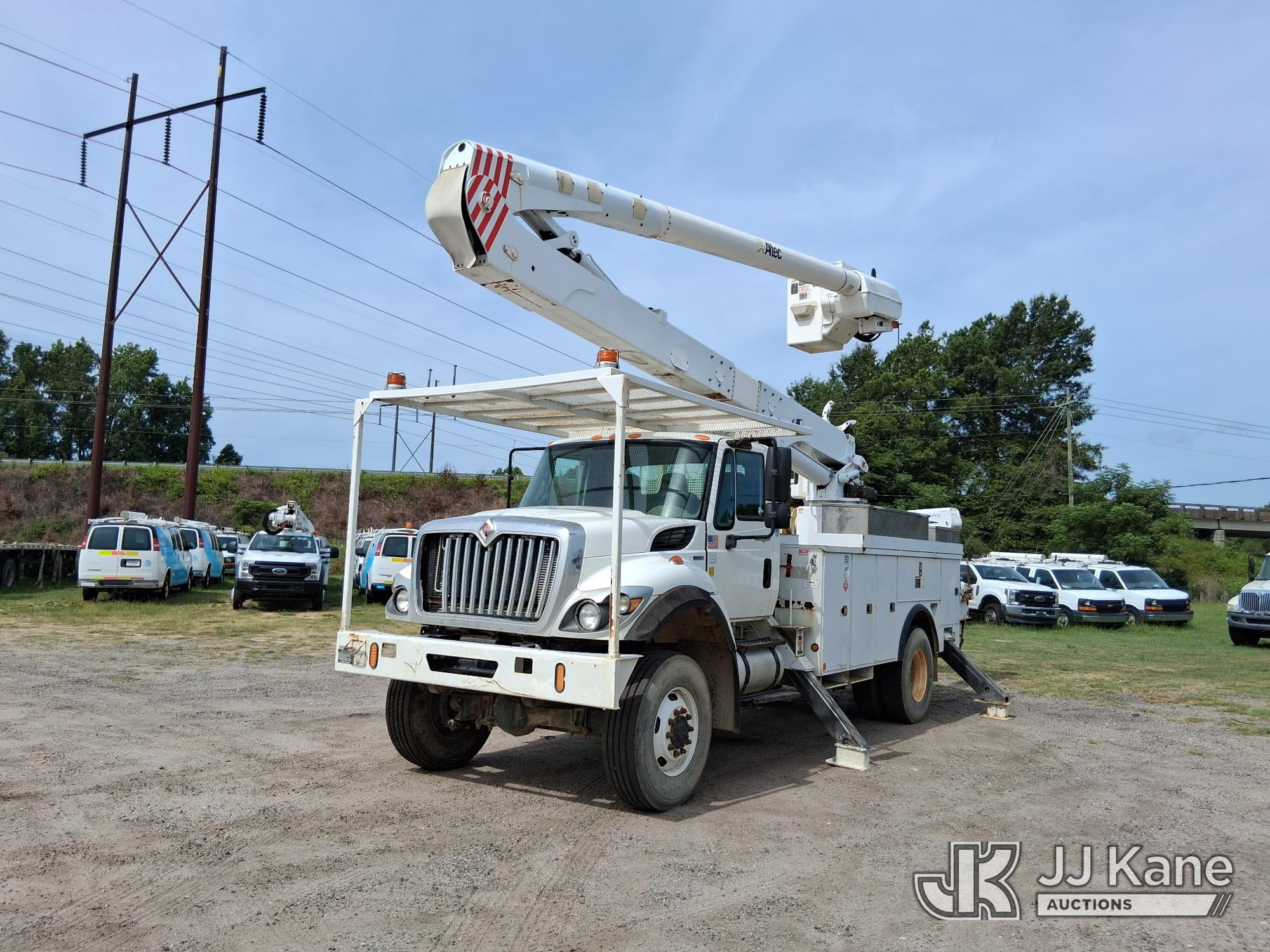 Altec AA55E-MH, Material Handling Bucket Truck rear mounted on 2011 International 7400 4x4 Utility Truck