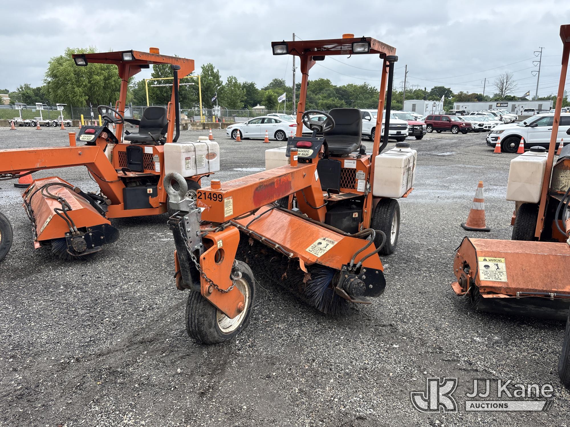 2016 Laymore Broom SM300 3 Wheeled Sweeper