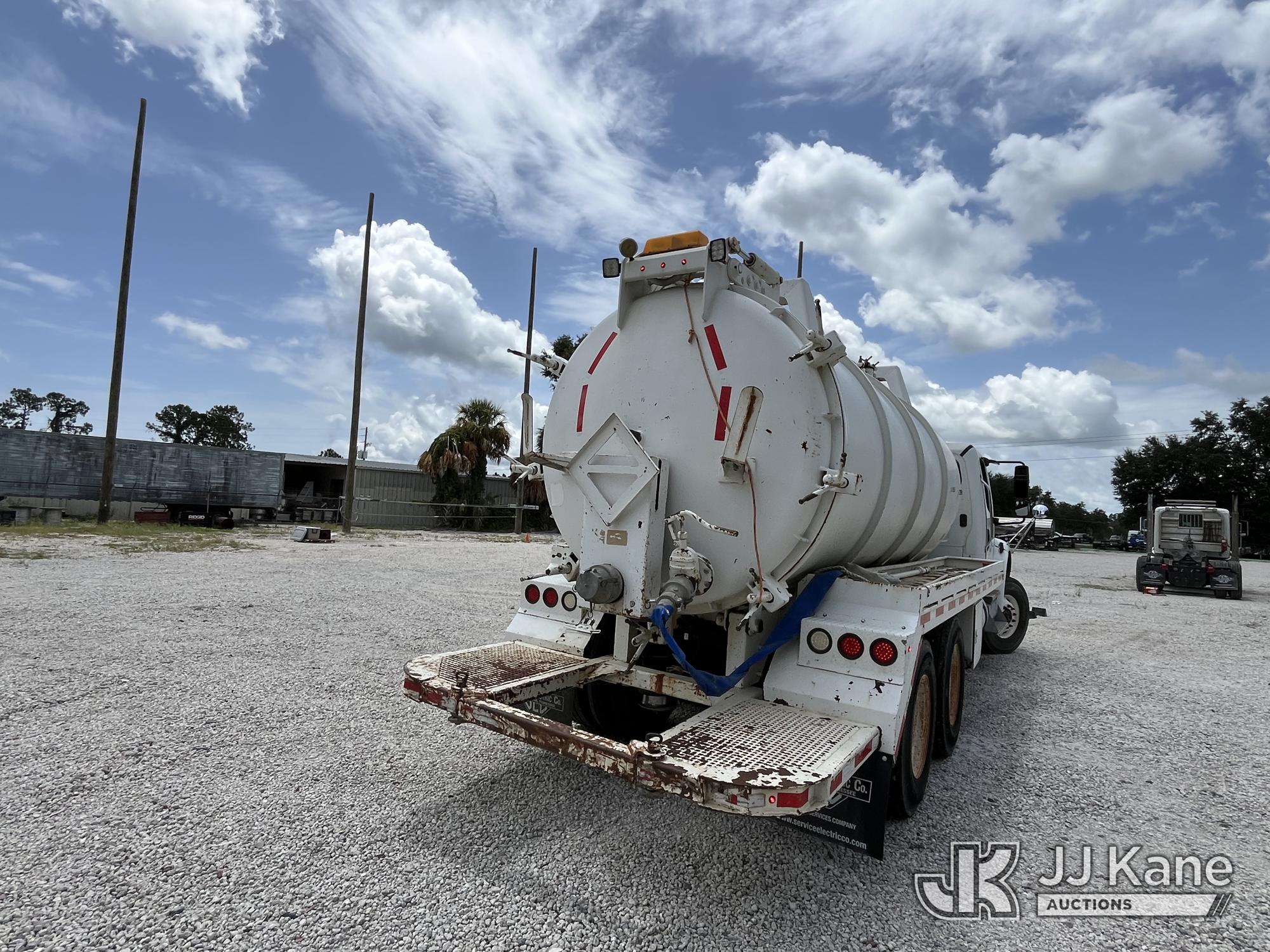 2011 Freightliner M2 106