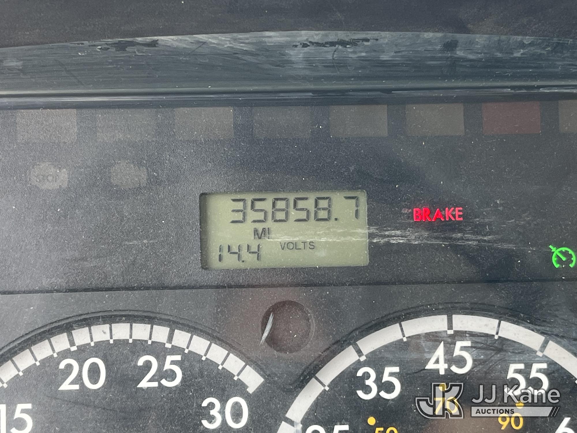 2011 Freightliner M2 106