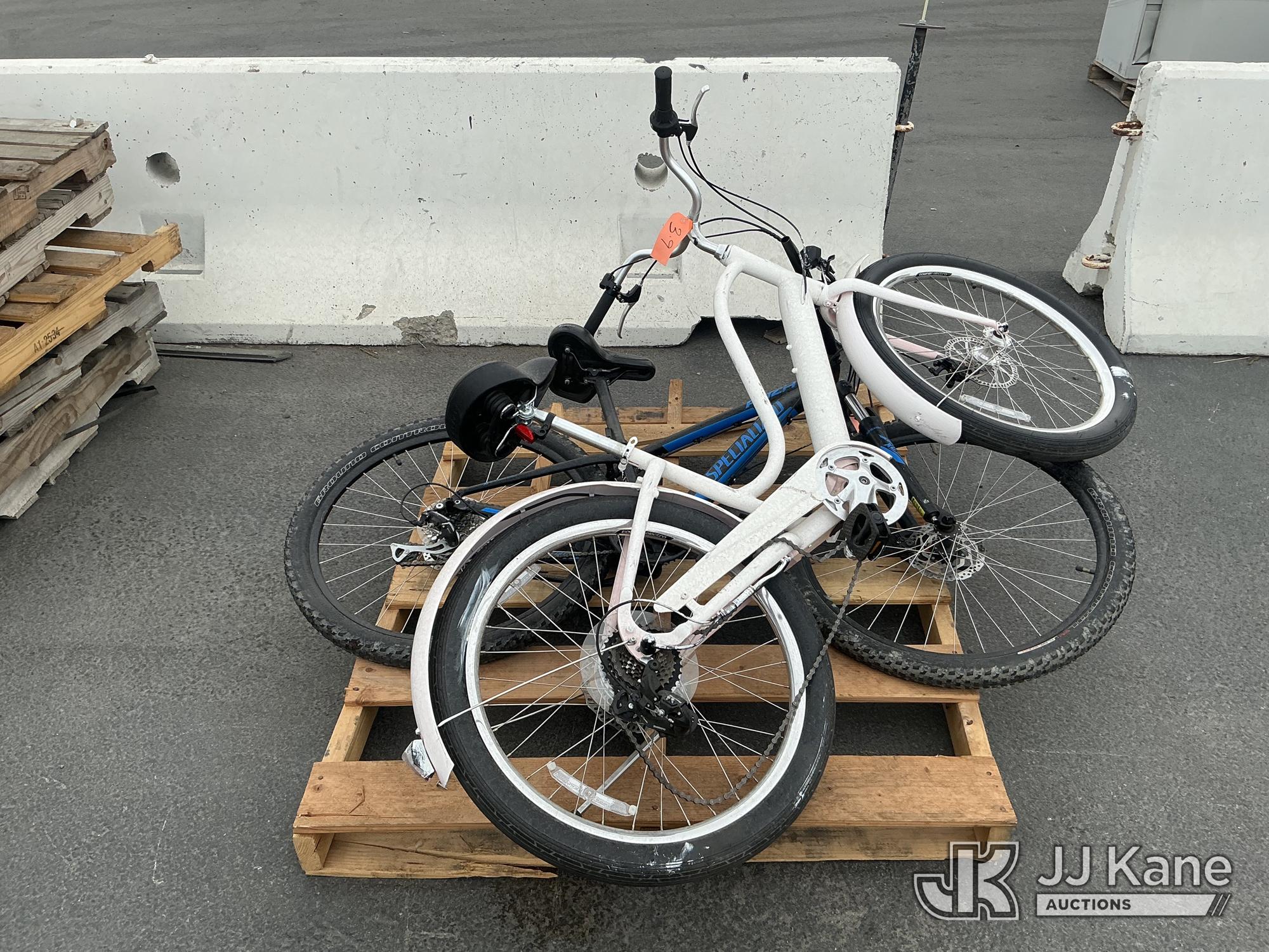 (2) Bicycles (Used) NOTE: This unit is being sold AS IS/WHERE IS via Timed Auction and is located in Jurupa Valley