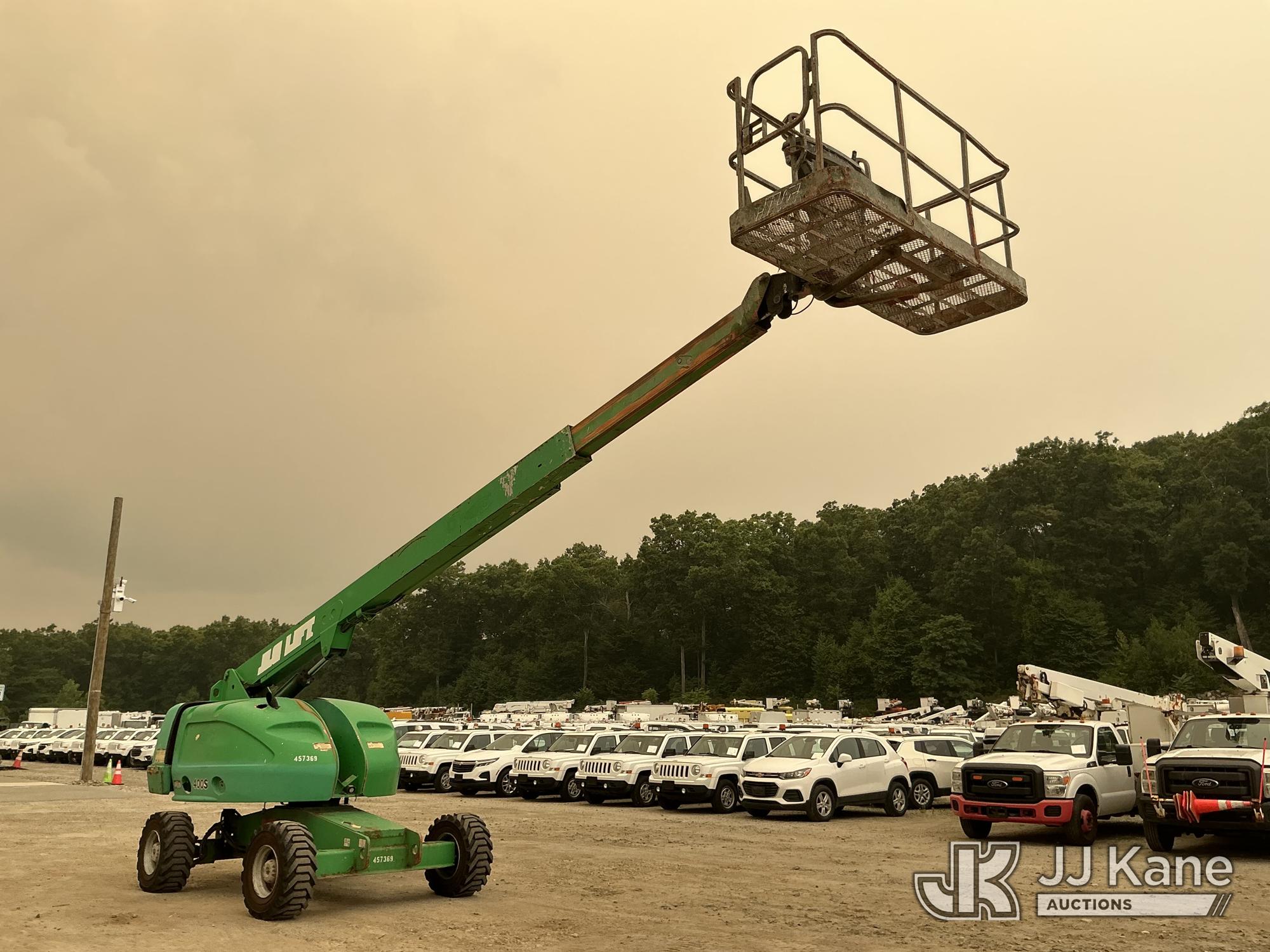 Photo of a  JLG 400S