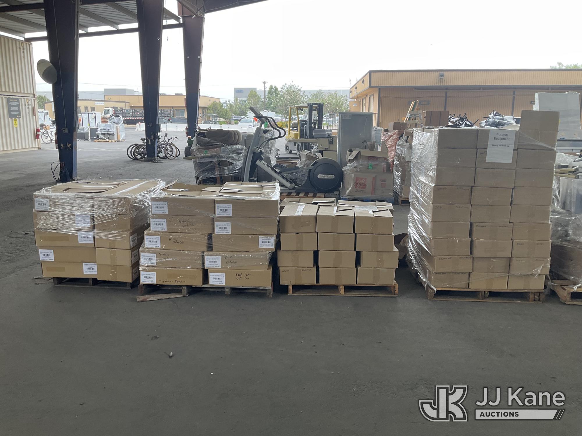 (4 Pallets) Street LED Lamps (Used) NOTE: This unit is being sold AS IS/WHERE IS via Timed Auction and is located in Jurupa Valley
