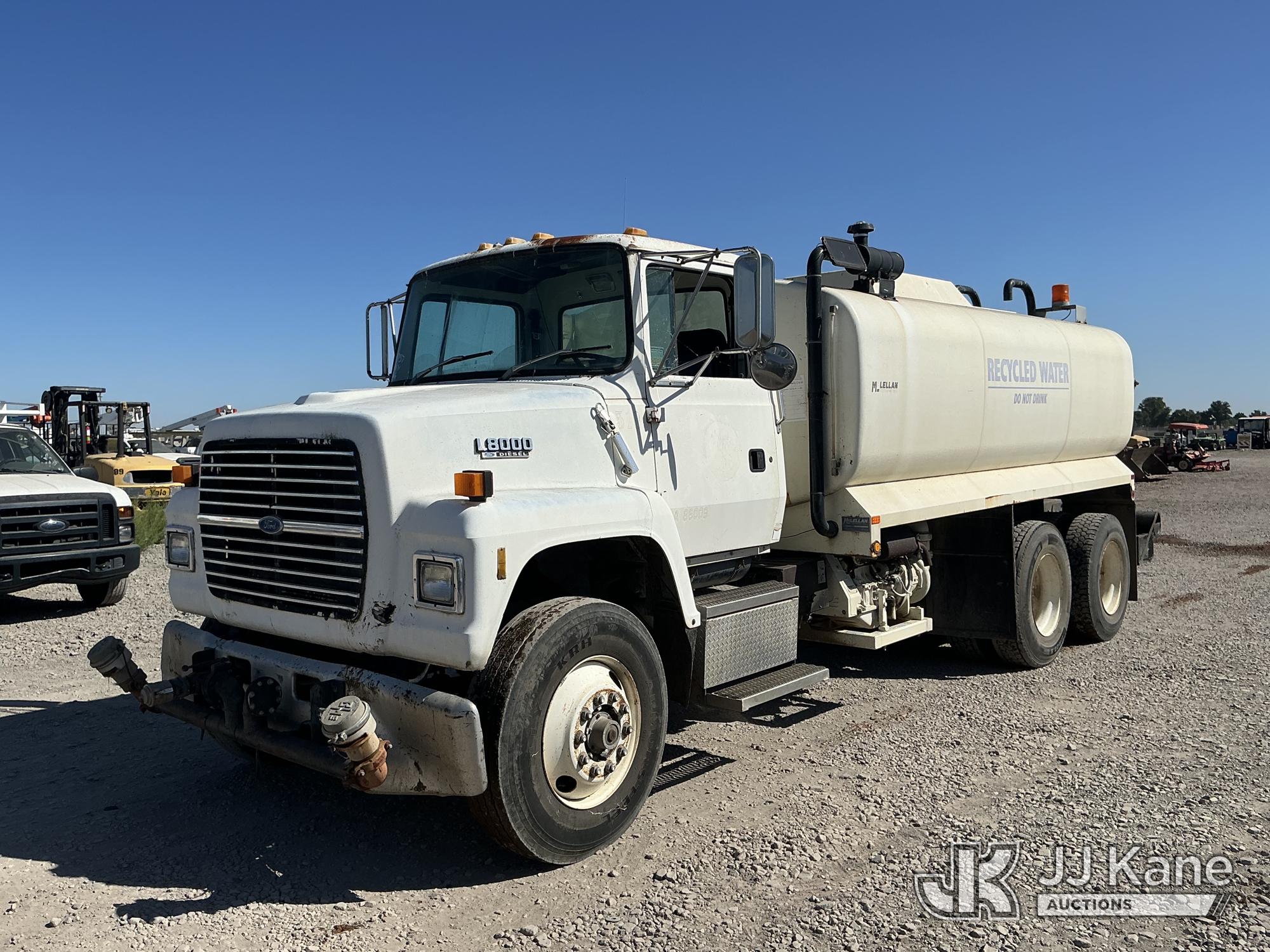 Photo of a 1993 Ford LNT8000F