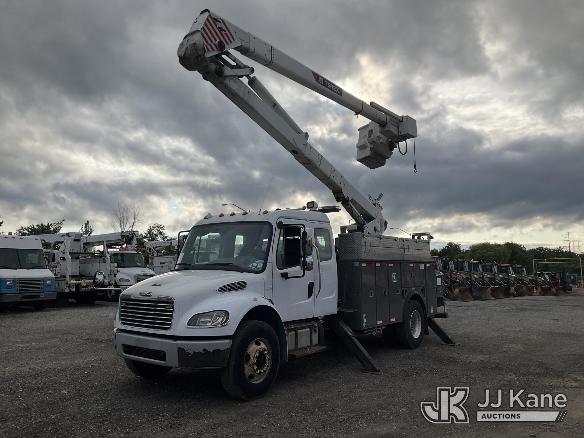Terex/Telelect Hi-Ranger HR-52M, Material Handling Bucket Truck center mounted on 2013 Freightliner M2 106 Extended-Cab Utility Truck