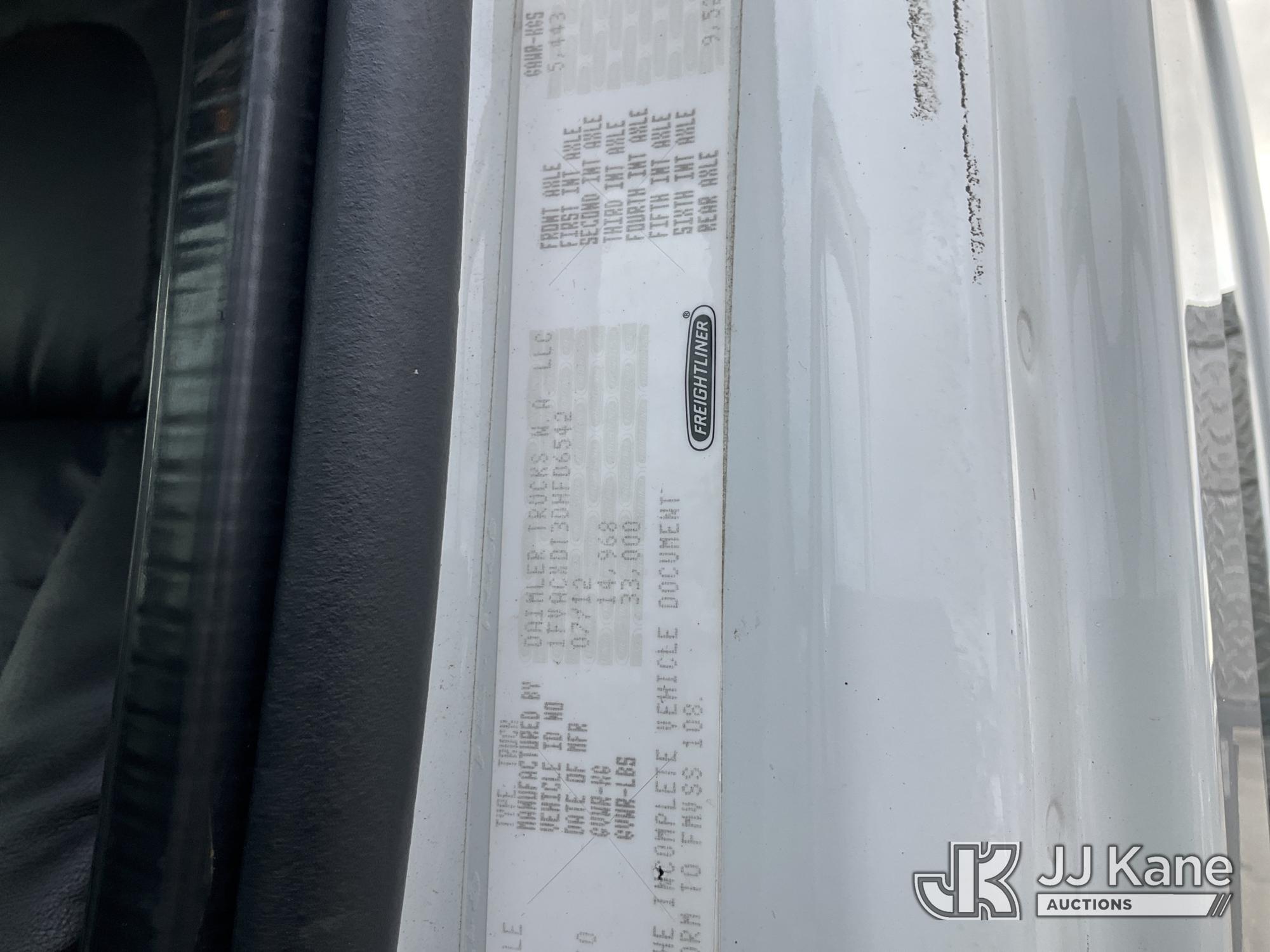 2013 Freightliner M2 106