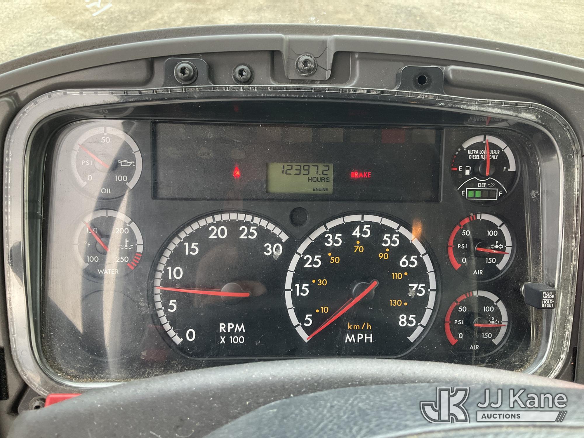 2013 Freightliner M2 106
