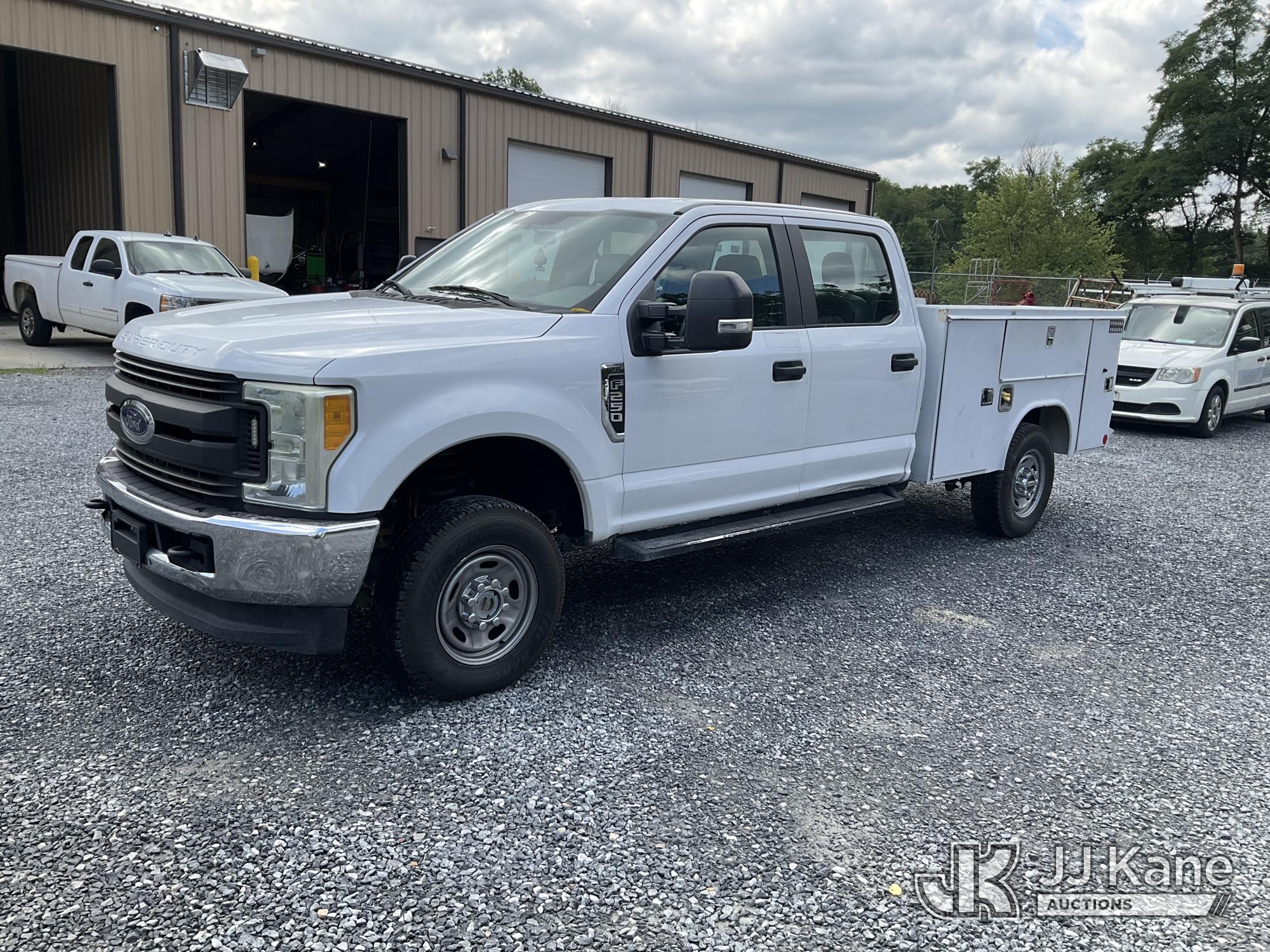 2017 Ford F250 4x4 Crew-Cab Service Truck