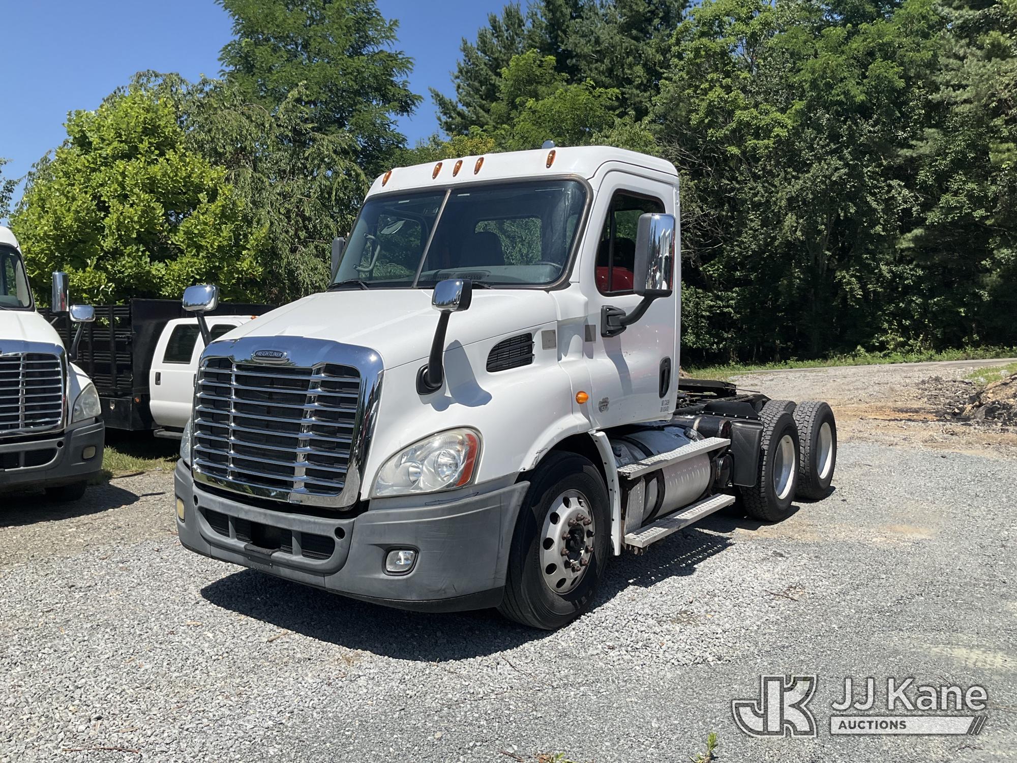 Photo of a 2015 Freightliner Cascadia 113