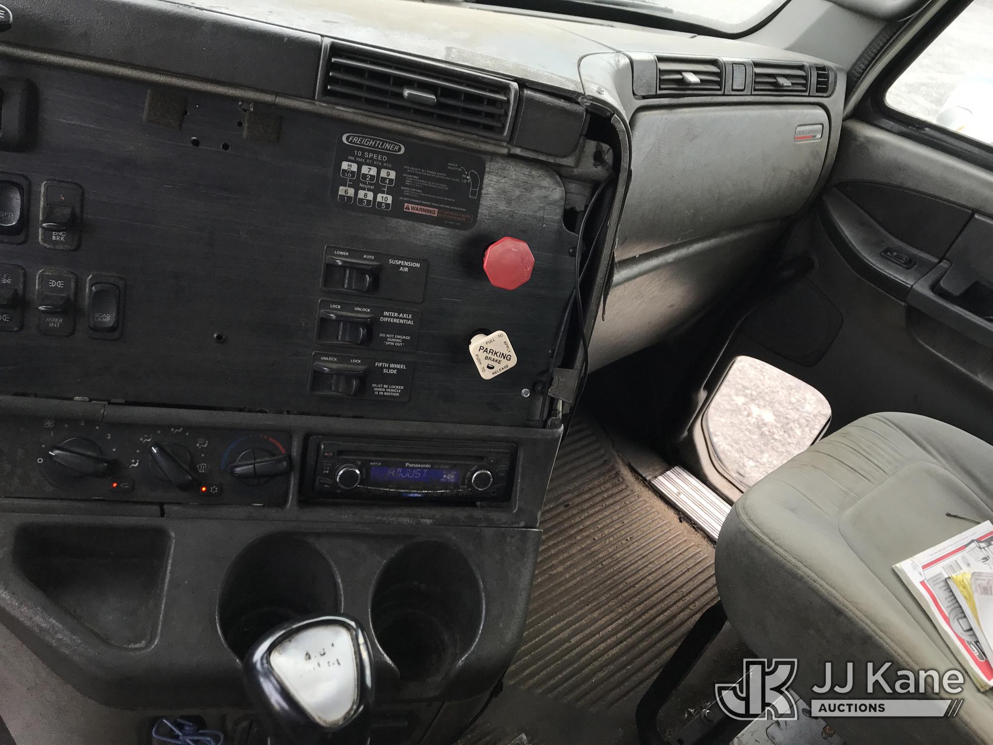 2004 Freightliner Columbia 120