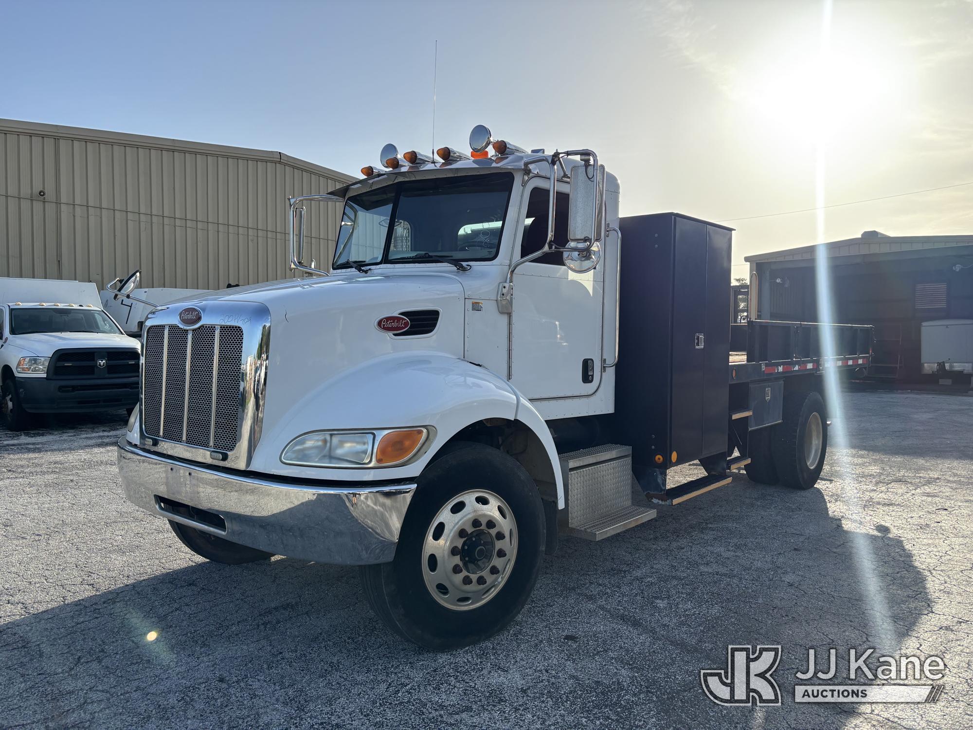 Photo of a 2008 Peterbilt 335