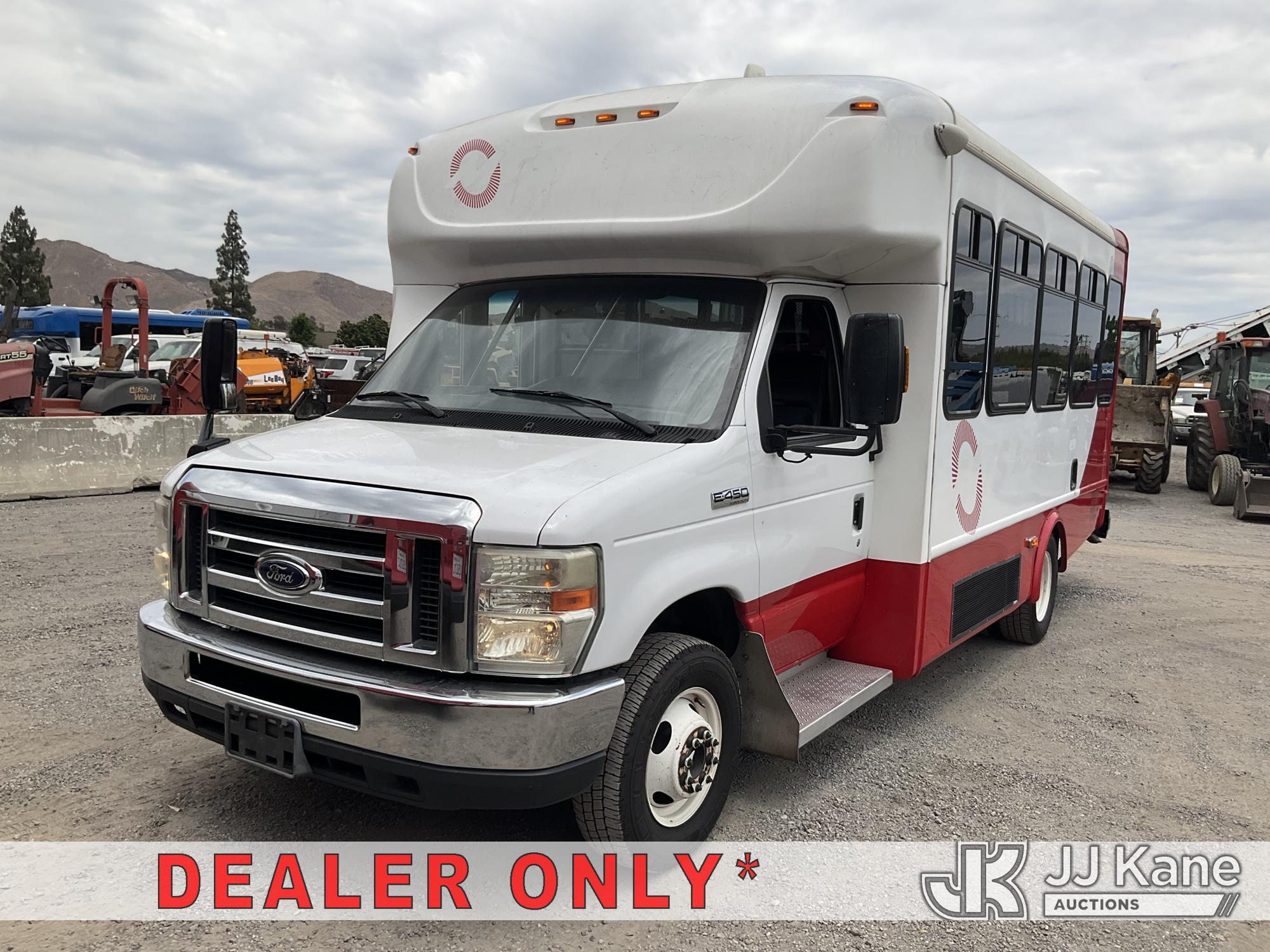Photo of a 2016 Ford Econoline