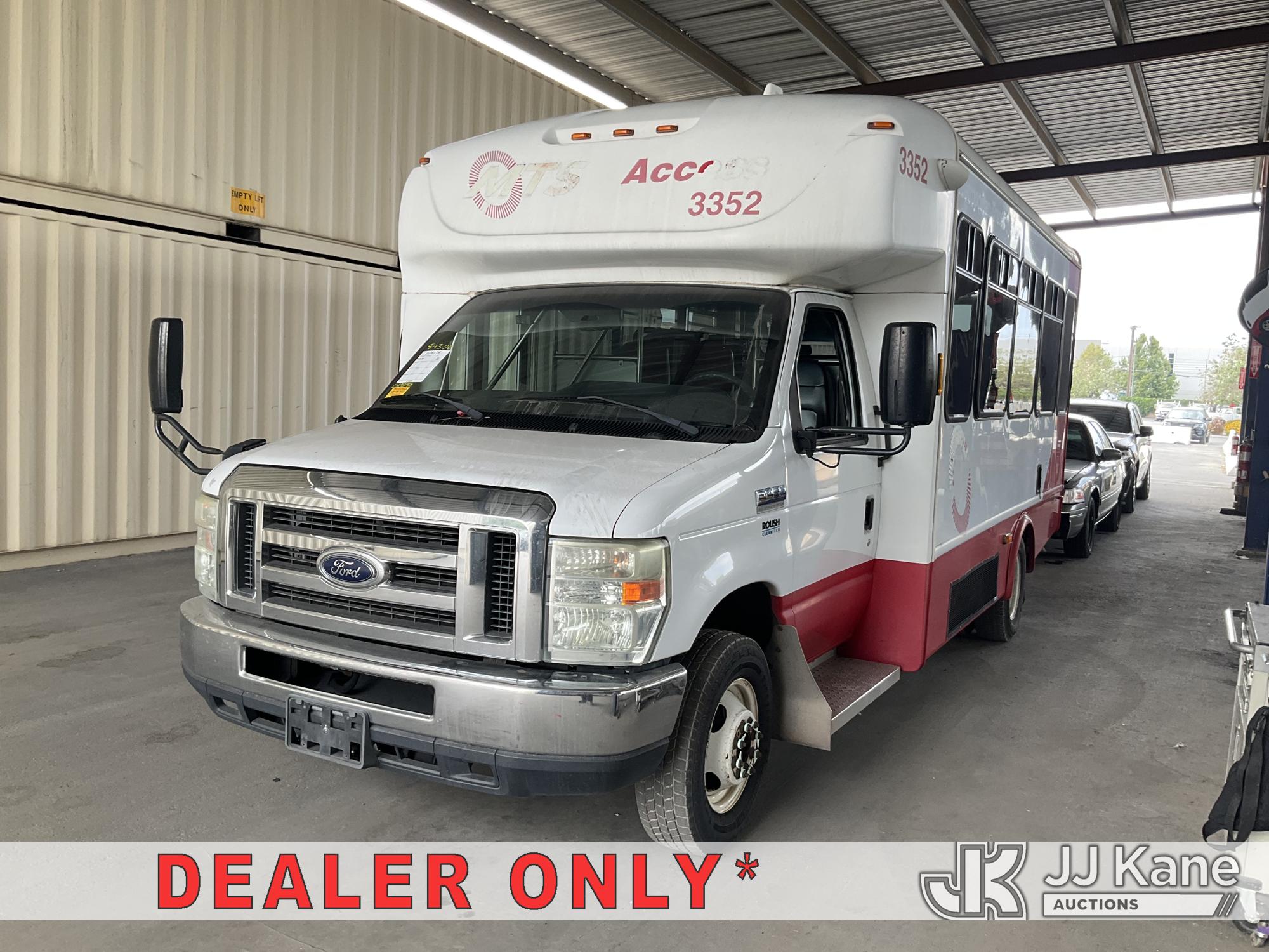 Photo of a 2016 Ford Econoline E-450