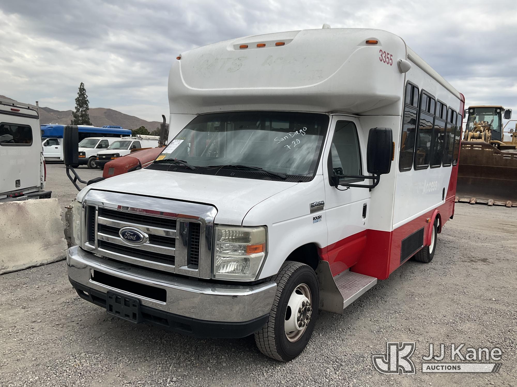 Photo of a 2016 Ford Econoline