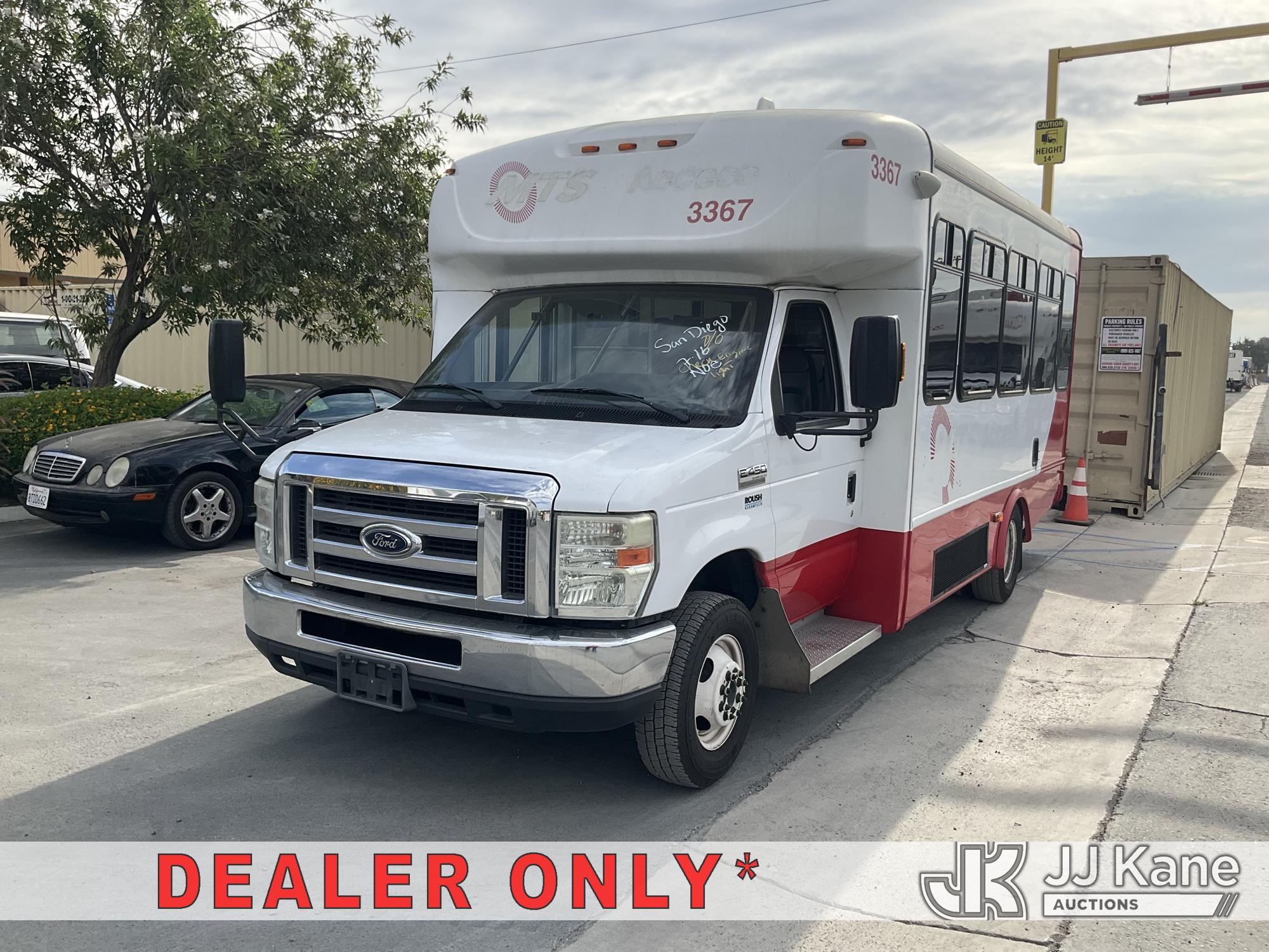 Photo of a 2016 Ford Econoline E-450