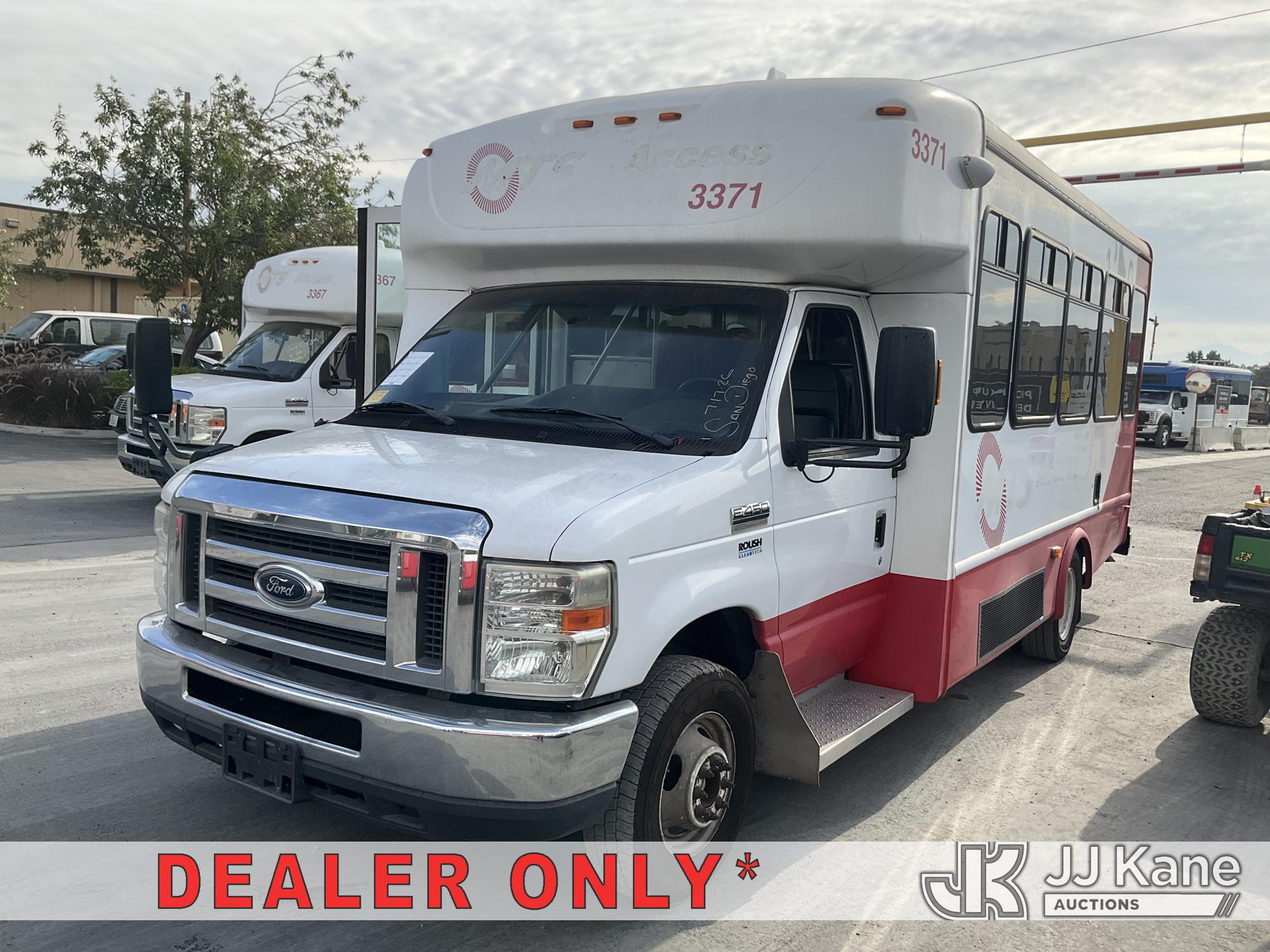 Photo of a 2016 Ford Econoline E-450