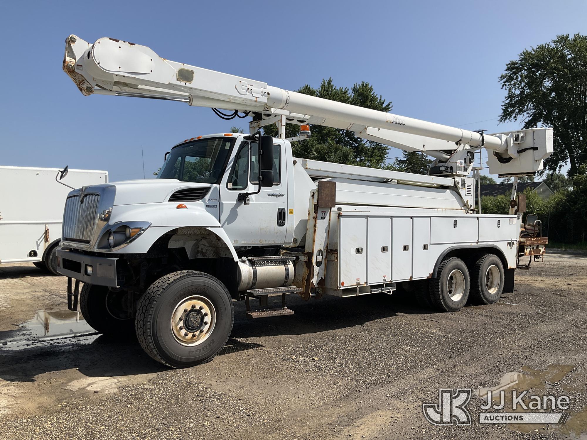 Altec AM900-E100, Elevator Bucket Truck rear mounted on 2012 International 7400 T/A Utility Truck