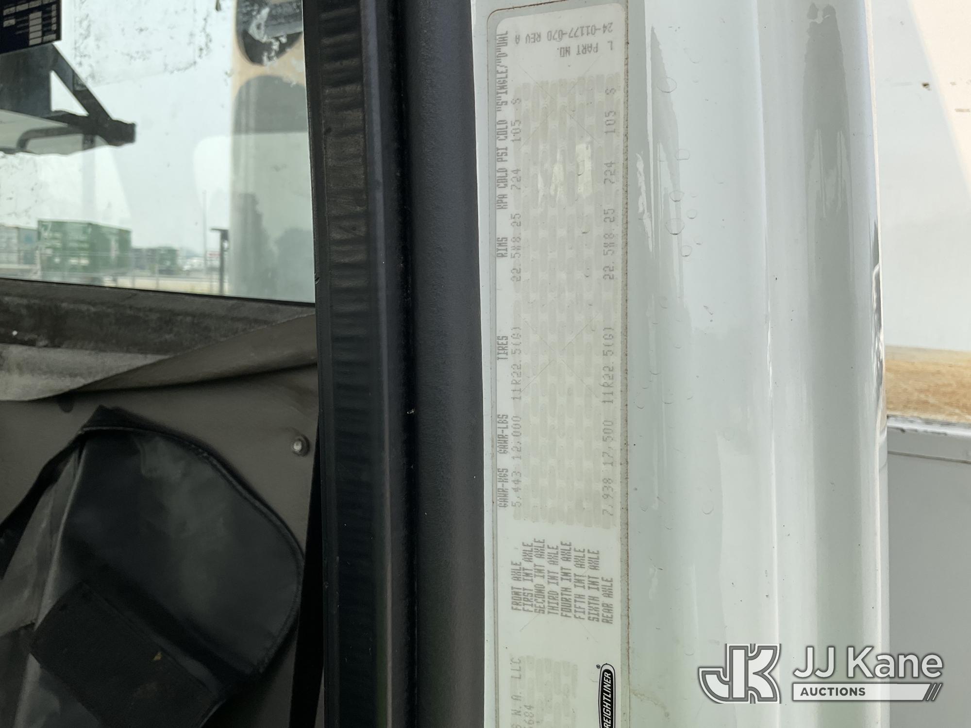 2013 Freightliner M2 106