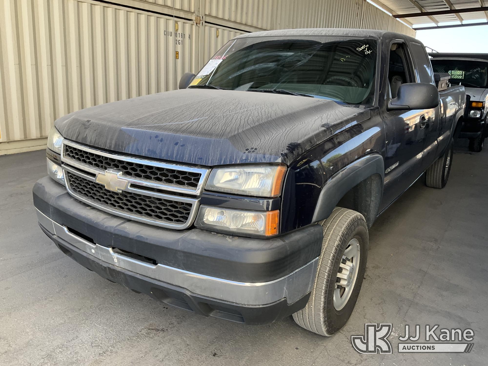 2006 Chevrolet Silverado 2500HD Extended-Cab Pickup Truck