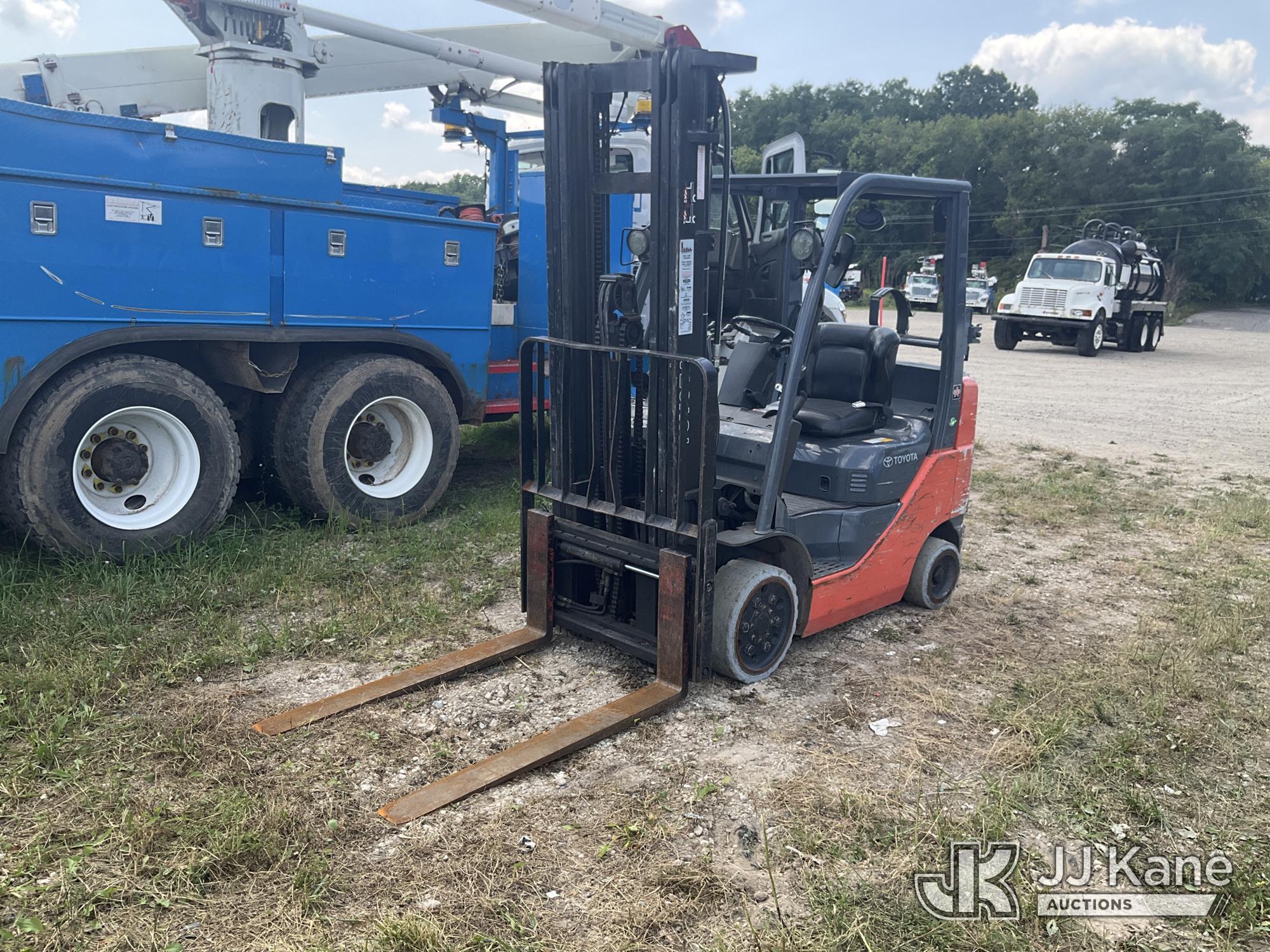 2020 Toyota 8FGCU25 Solid Tired Forklift