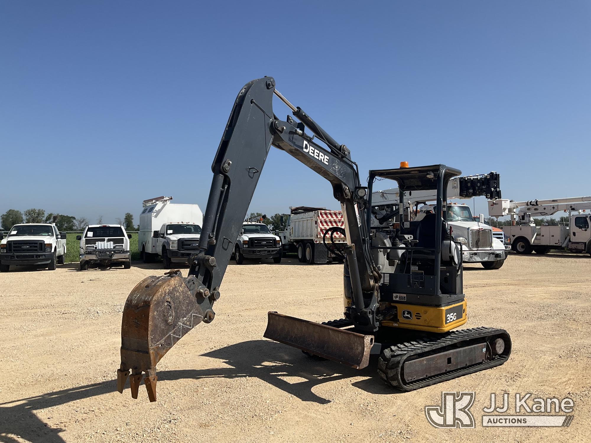 Photo of a 2016 John Deere 35G
