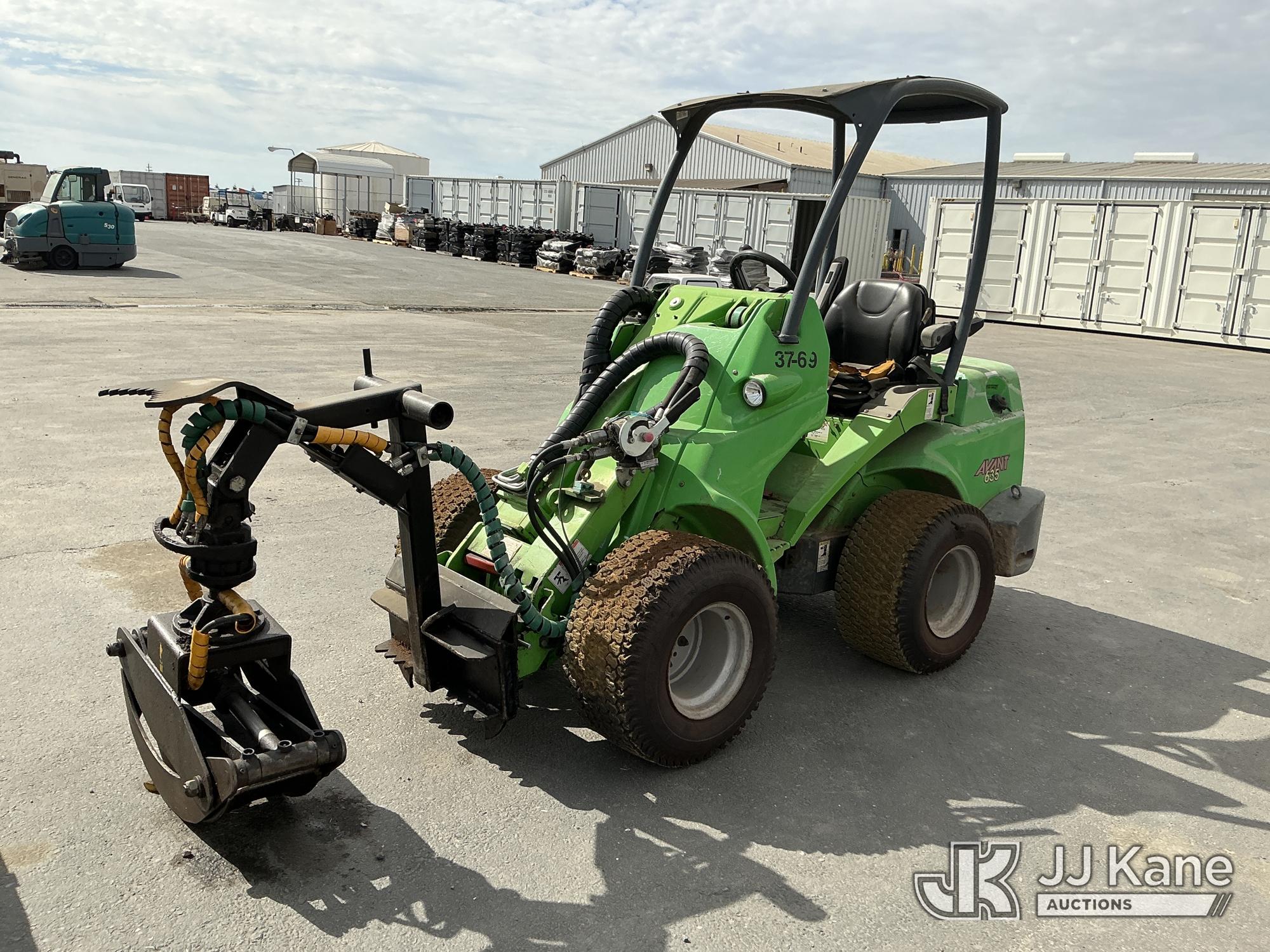 2016 Avant 635 Loader
