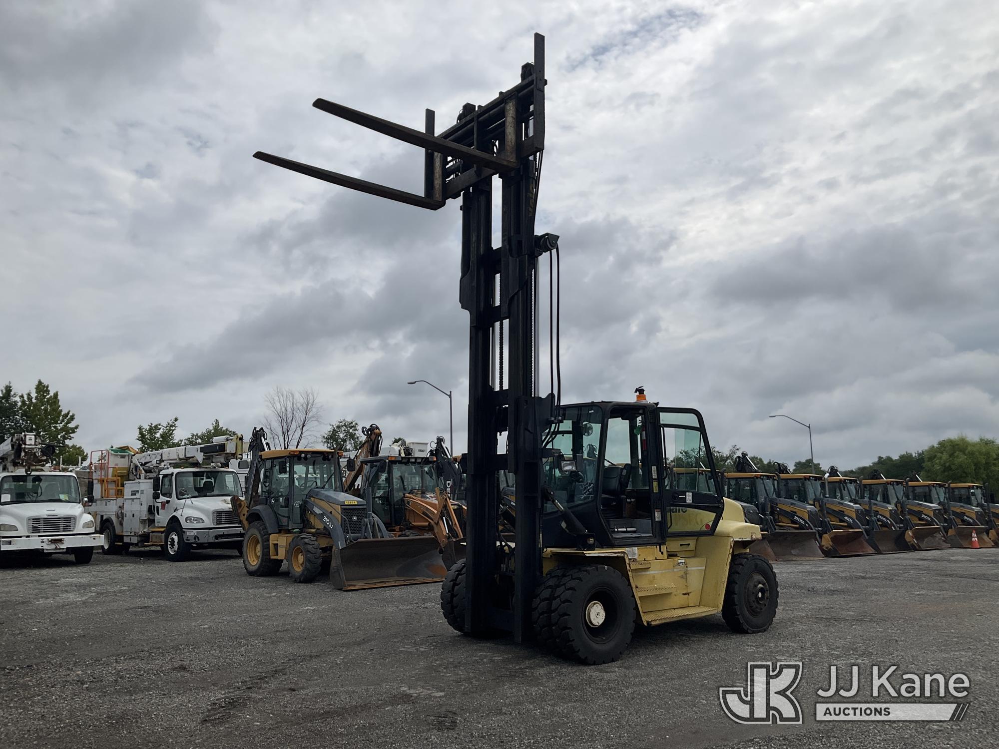 2005 Yale GDP280DBECDE119 Pneumatic Tired Forklift