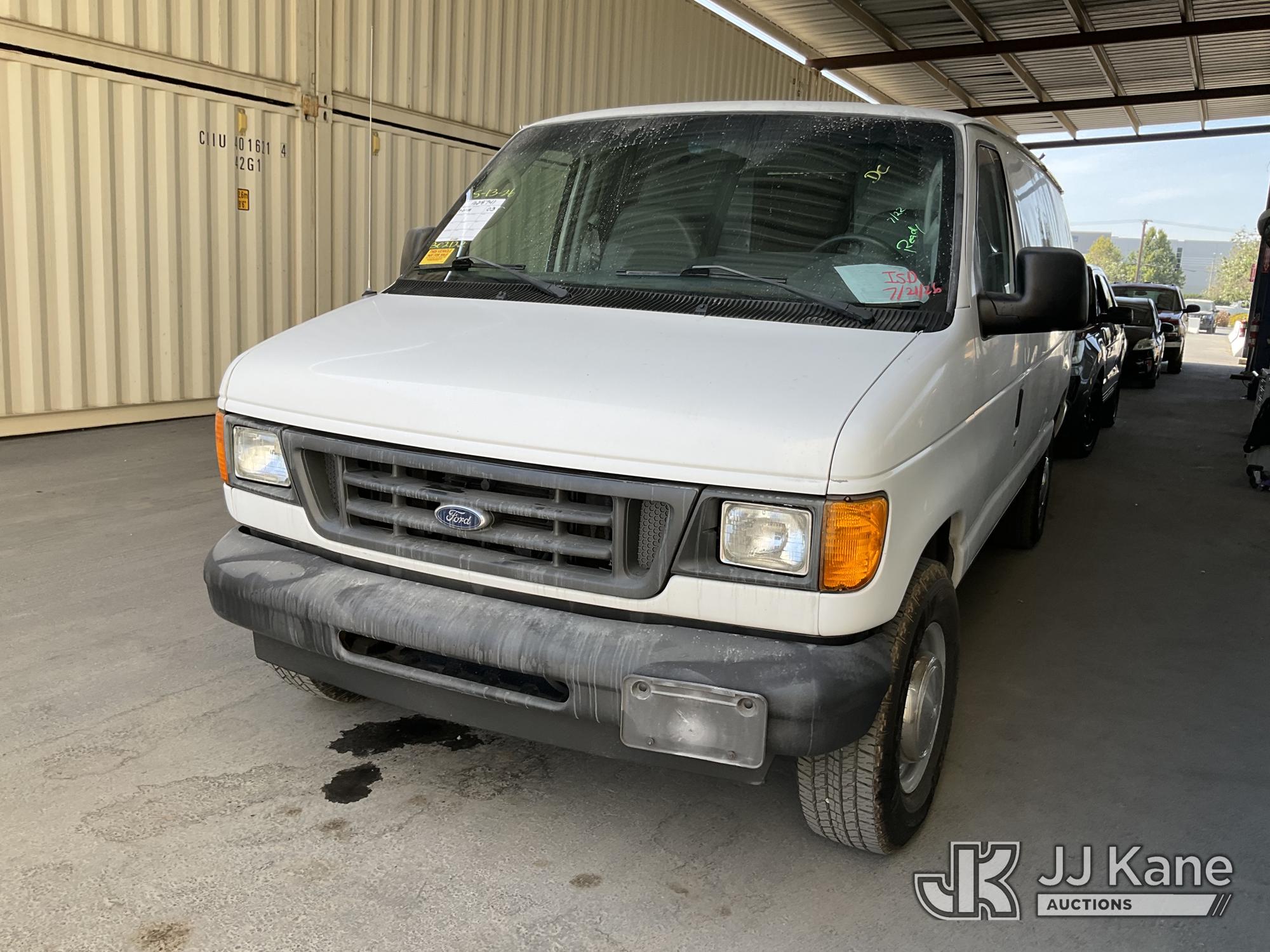 Photo of a 2003 Ford Econoline