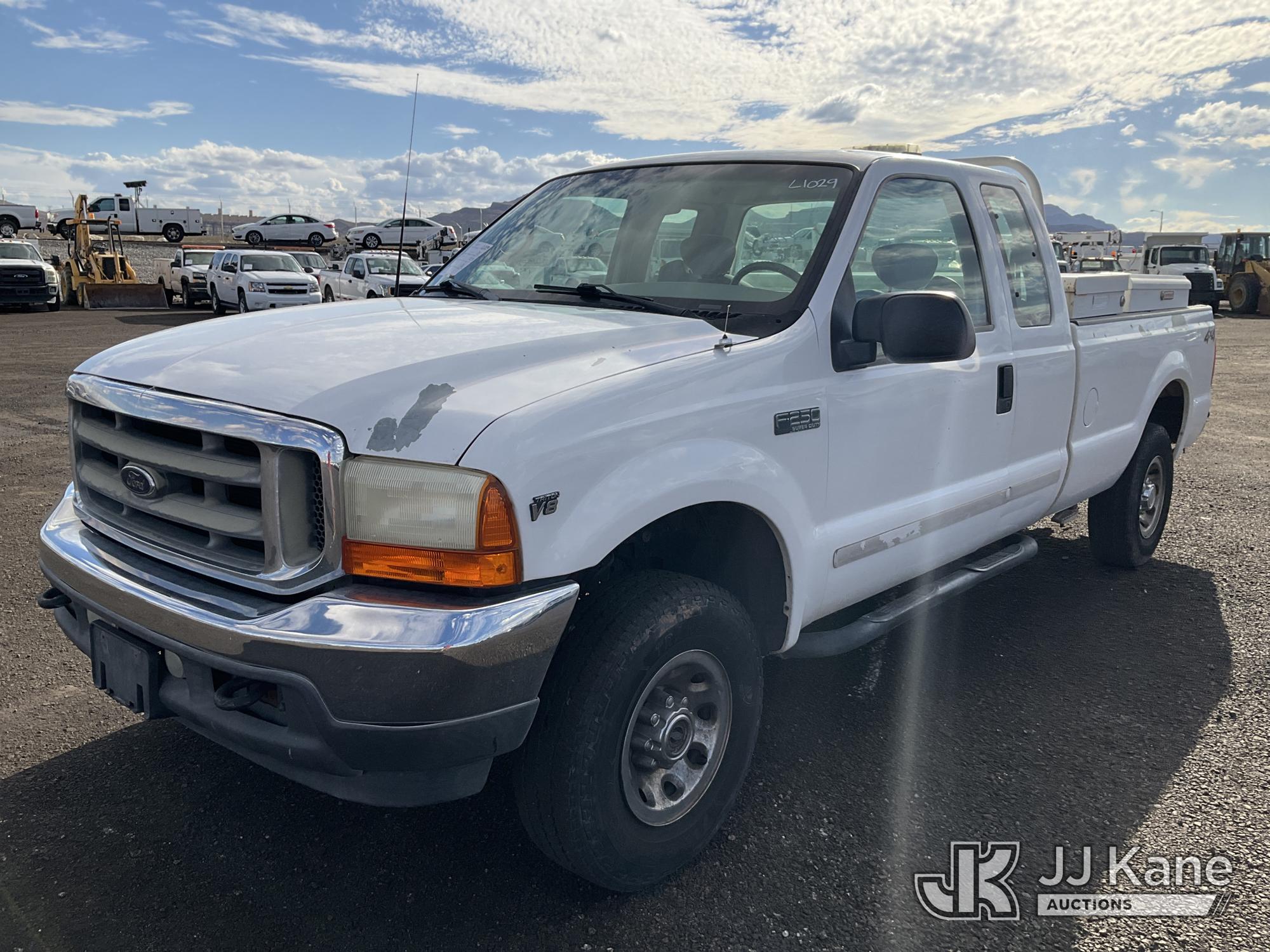 2001 Ford F250 4x4 Extended-Cab Pickup Truck (1628778)