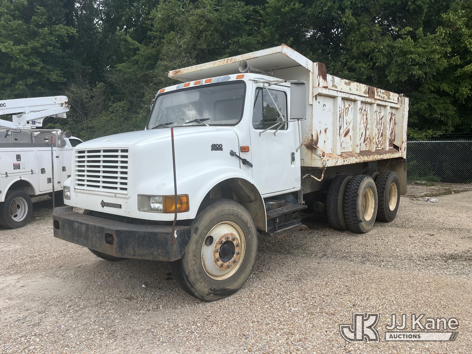 Photo of a 2001 International 4900