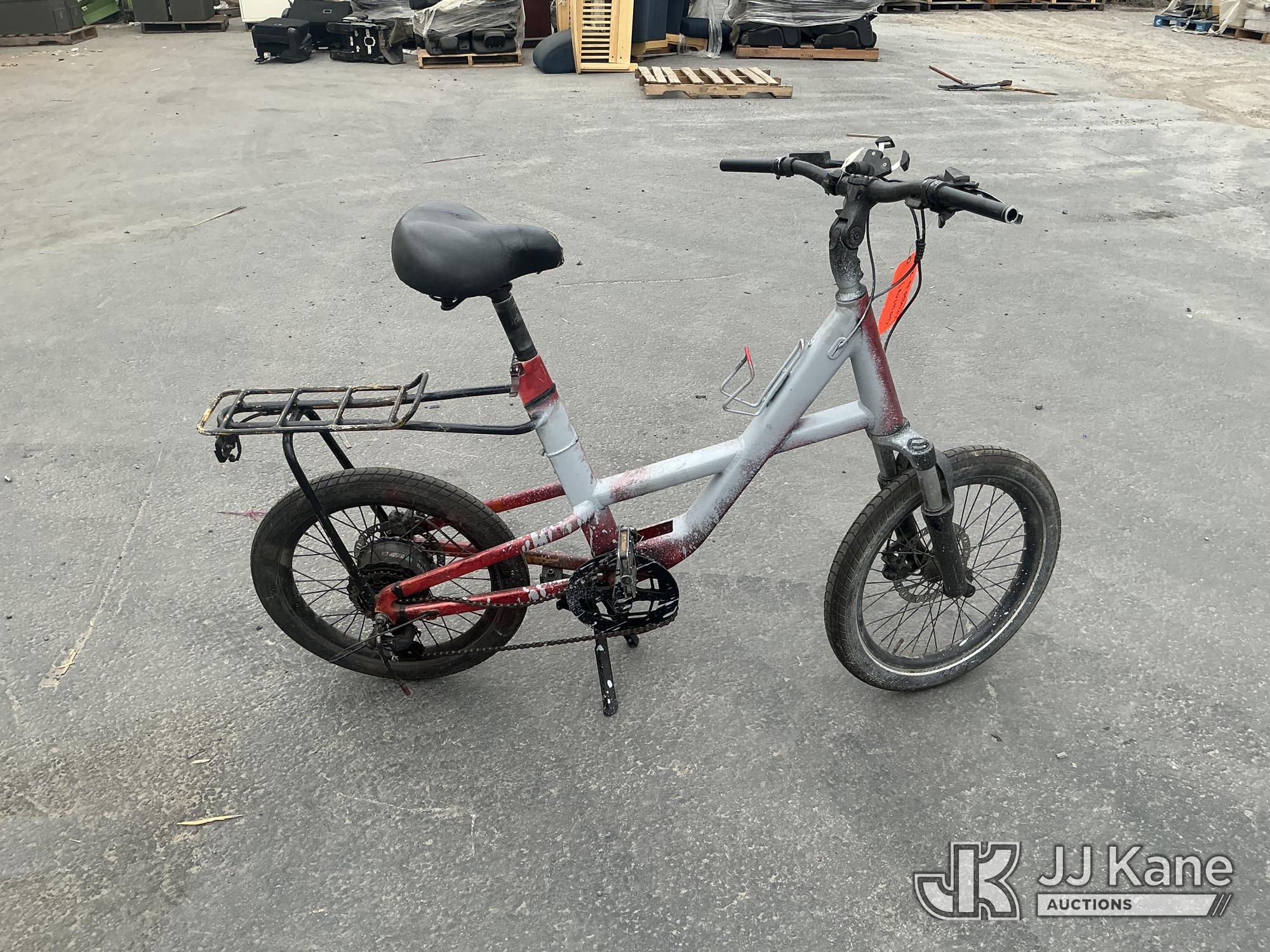 Unbranded Gray Bike (Used) NOTE: This unit is being sold AS IS/WHERE IS via Timed Auction and is located in Jurupa Valley