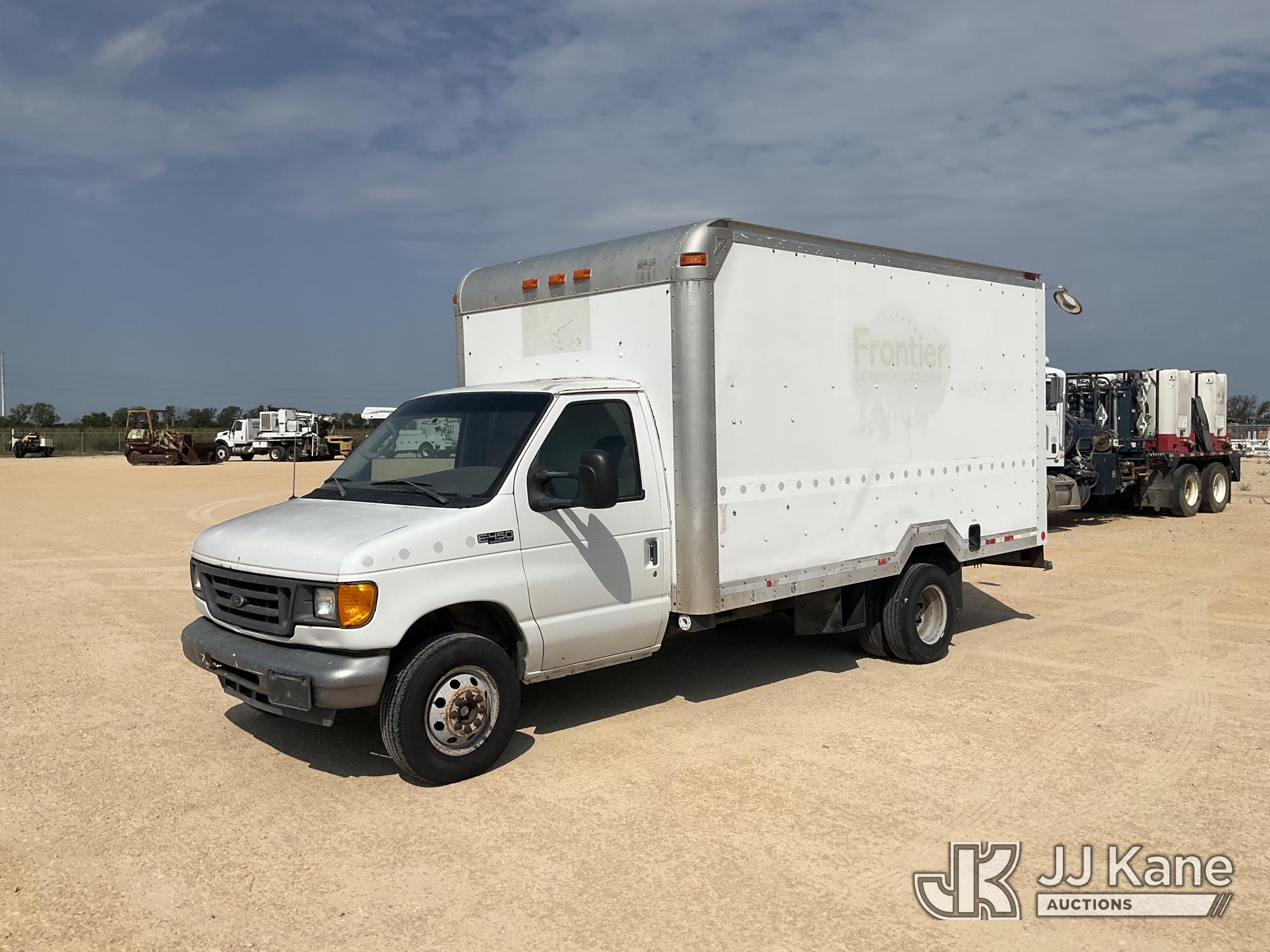 Photo of 2004 Ford E450