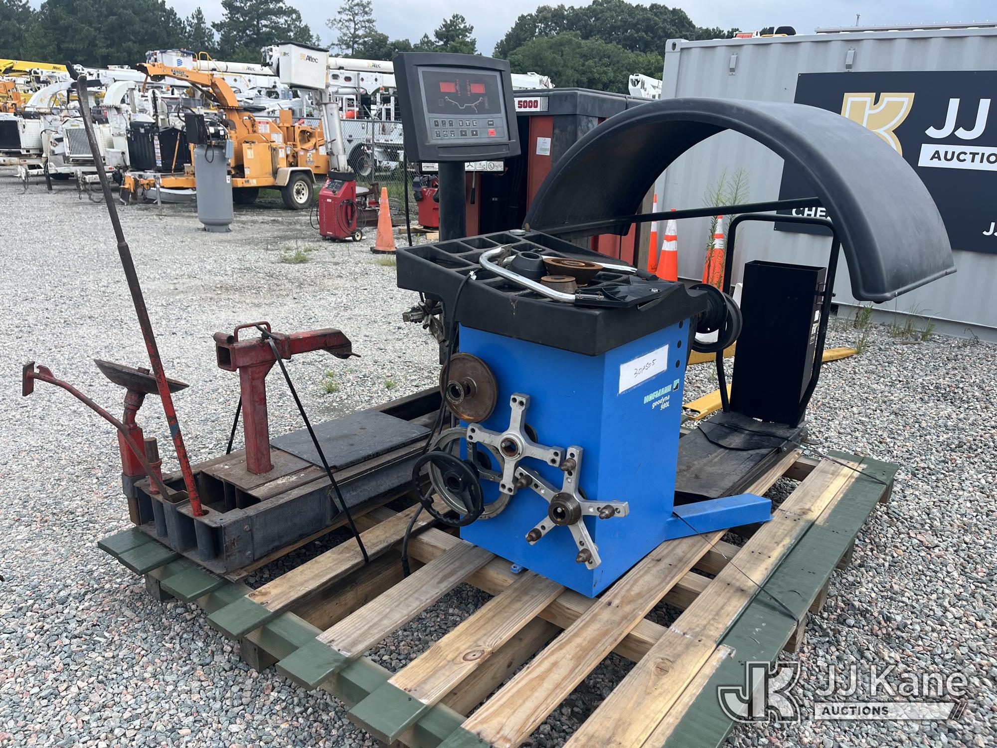 Hoffman Geodyna 980L Wheel Balancer S/N G88E003 & Coats HIT 5000 Heavy Duty Tire Changer S/N 0893256968 (Per Seller: Tire Changer is in fair working condition. Balancer works sporadically) NOTE: This unit is being sold AS IS/WHERE IS via Timed Auction and is located in Chester