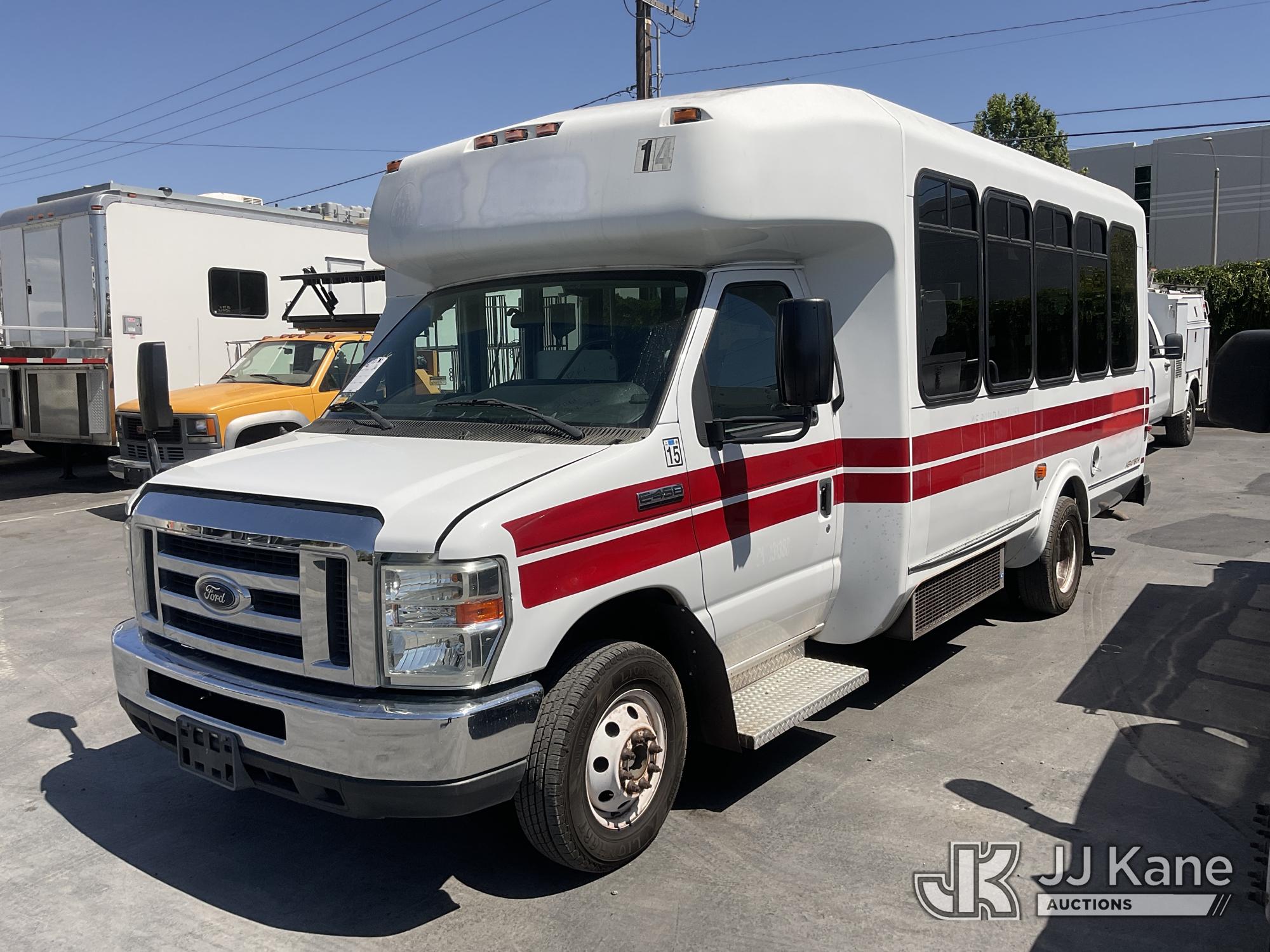 Photo of a 2016 Ford Econoline E-450