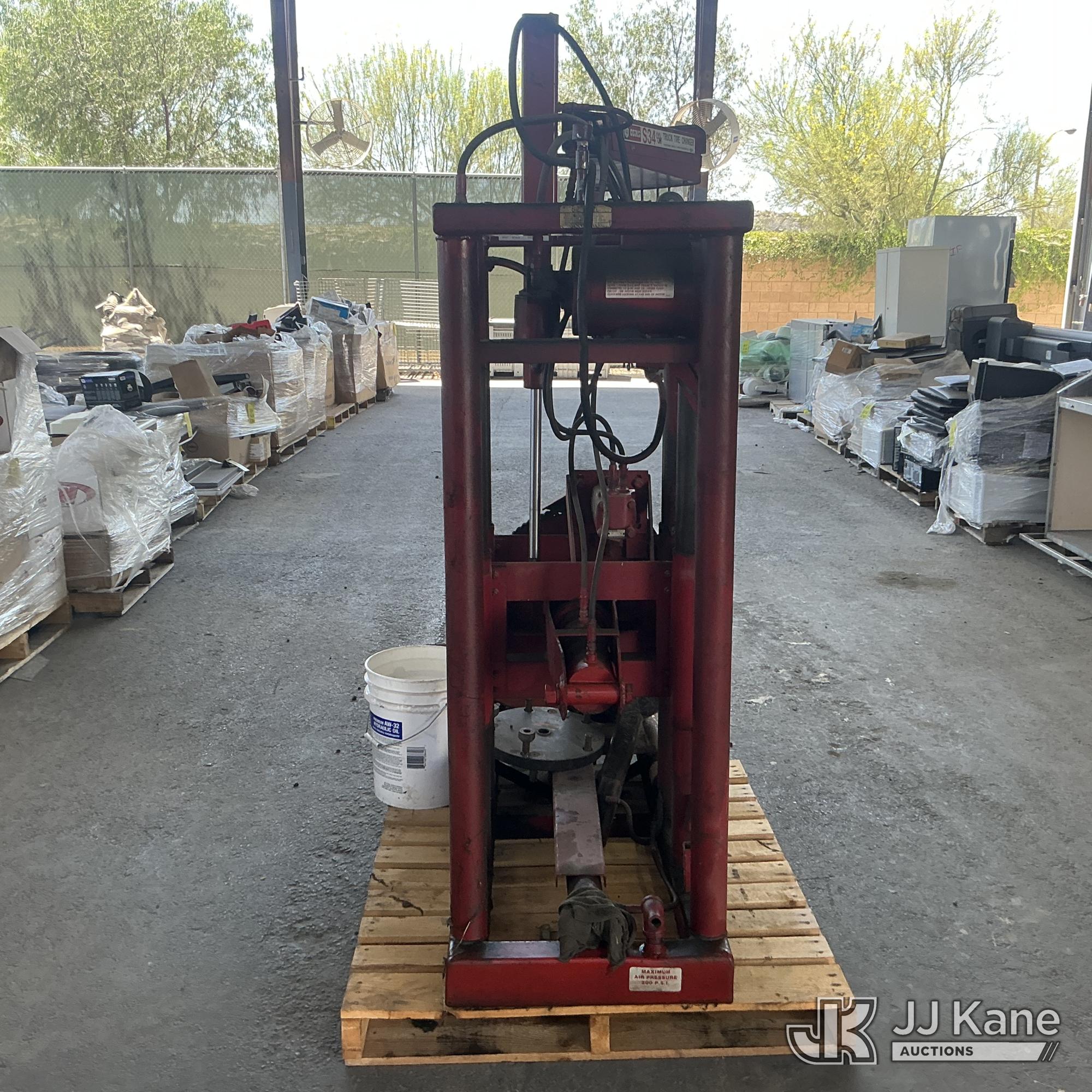 Coats S34 Truck Tire Changer (Used) NOTE: This unit is being sold AS IS/WHERE IS via Timed Auction and is located in Jurupa Valley