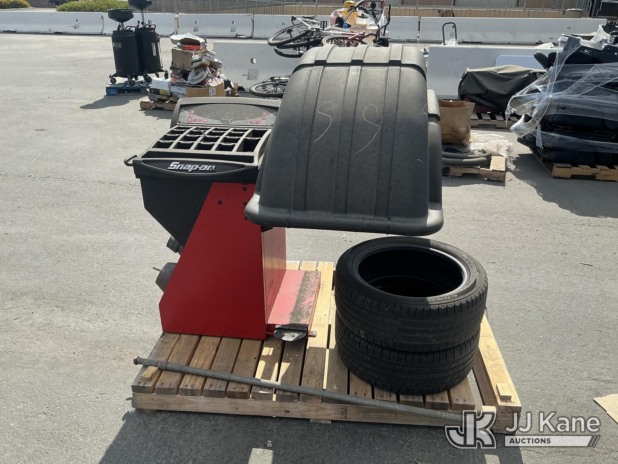 Coats Wheel Balancer (Used) NOTE: This unit is being sold AS IS/WHERE IS via Timed Auction and is located in Jurupa Valley