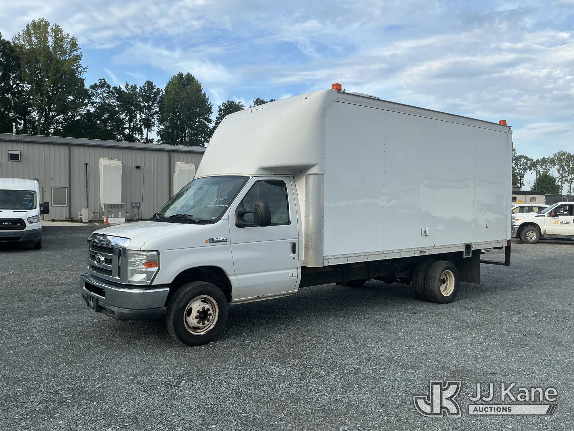 Photo of a 2015 Ford Econoline E450