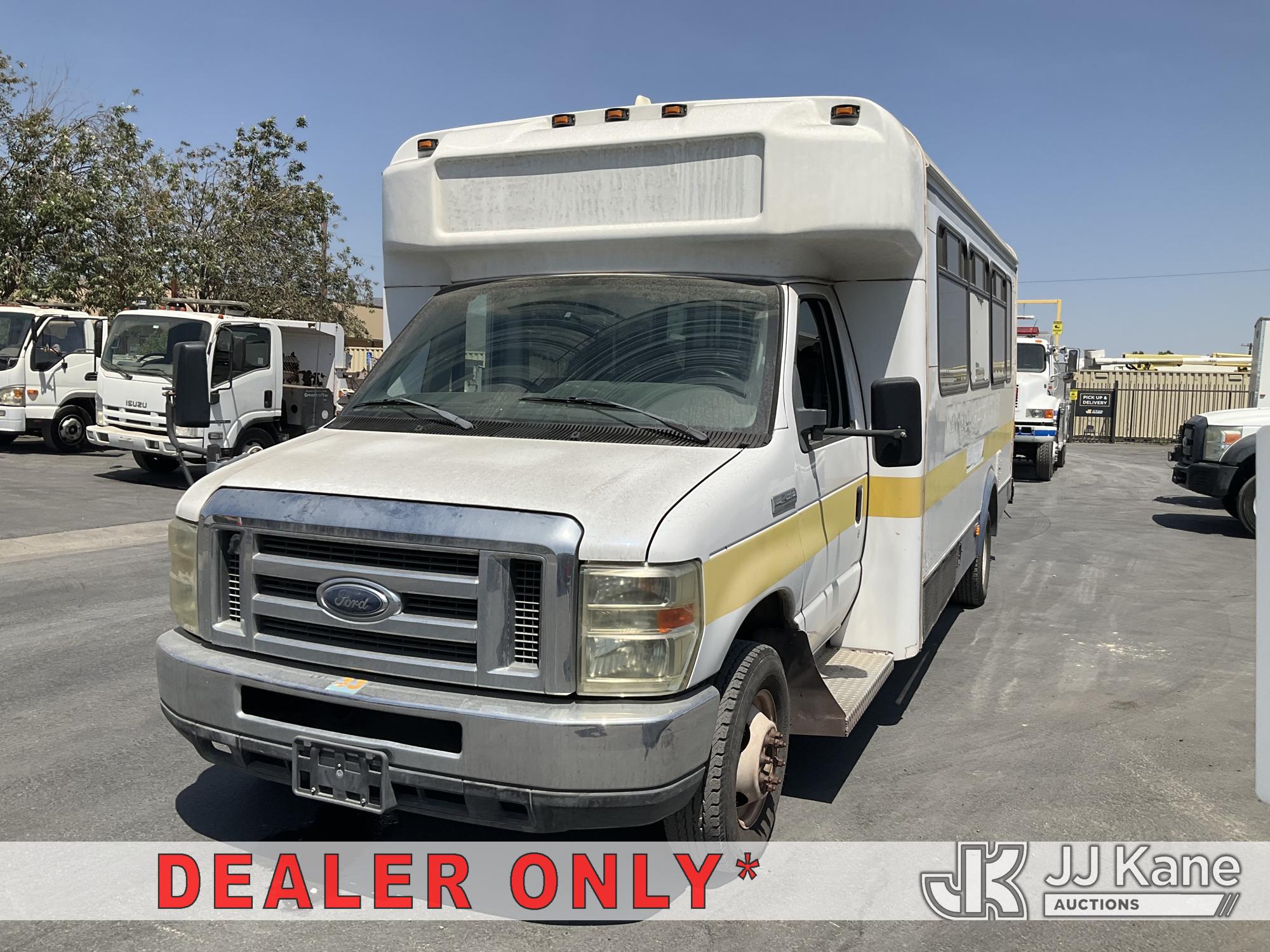 2010 Ford Econoline E-450 Passenger Bus