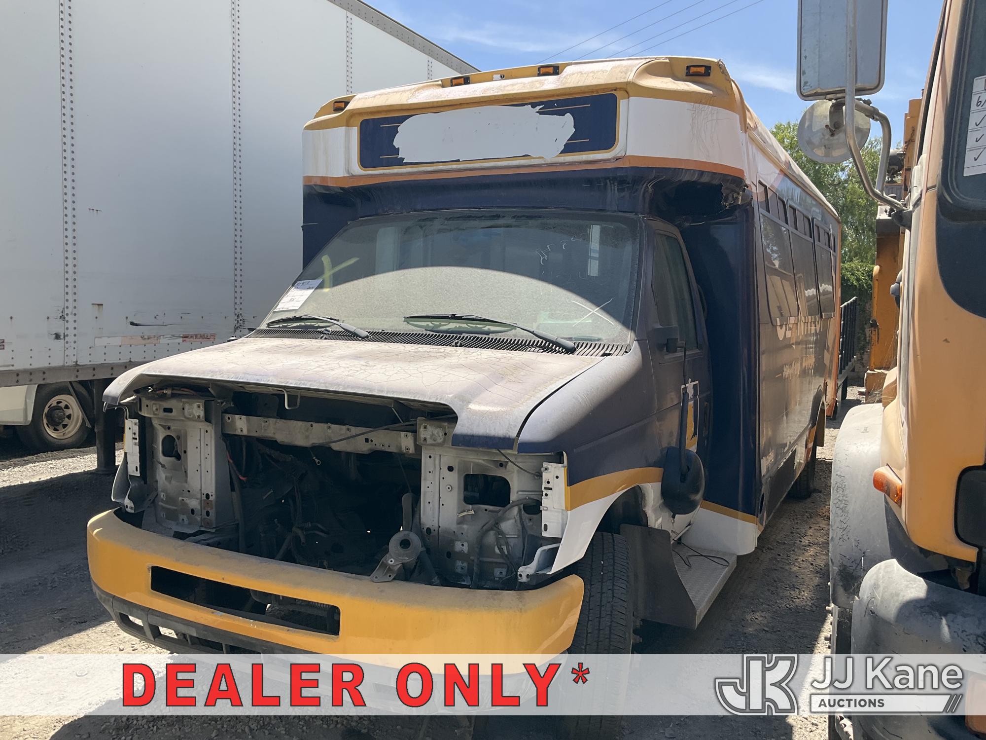2014 Ford Econoline E450 Passenger Bus