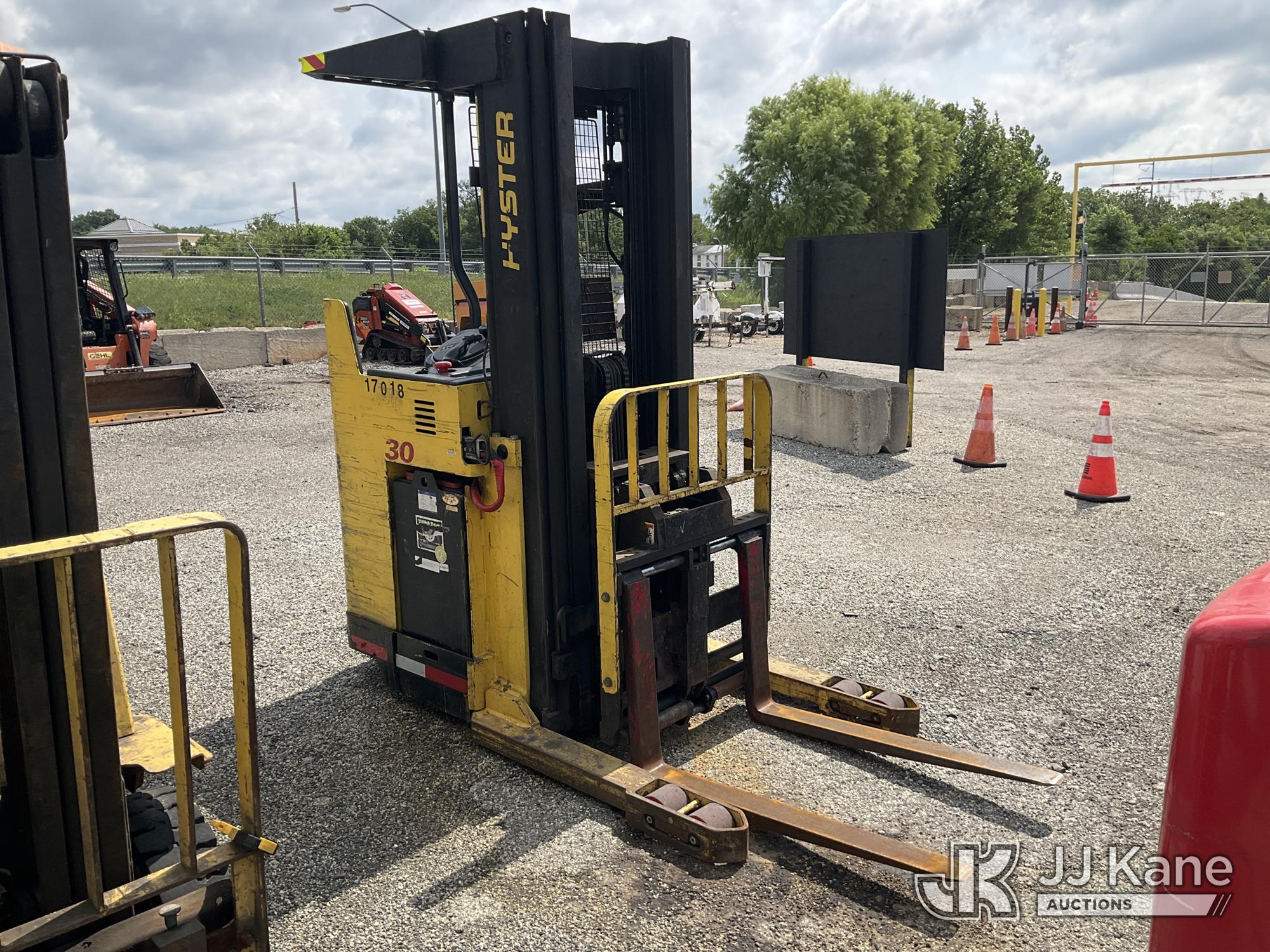 1985 Hyster 30
