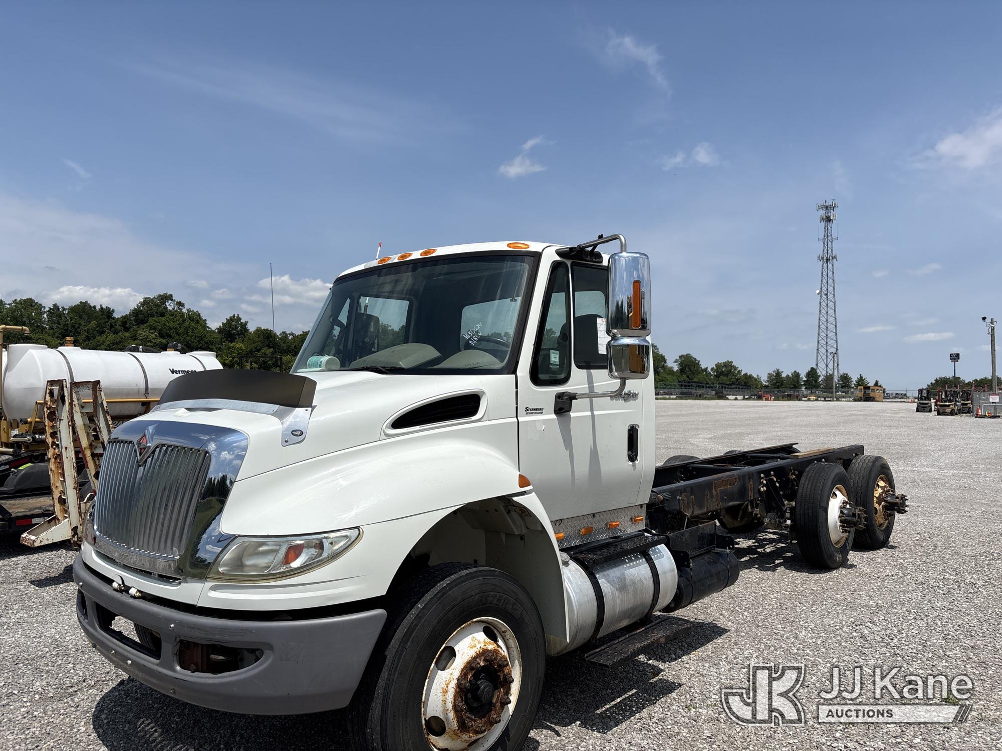 Photo of a 2013 International 4400