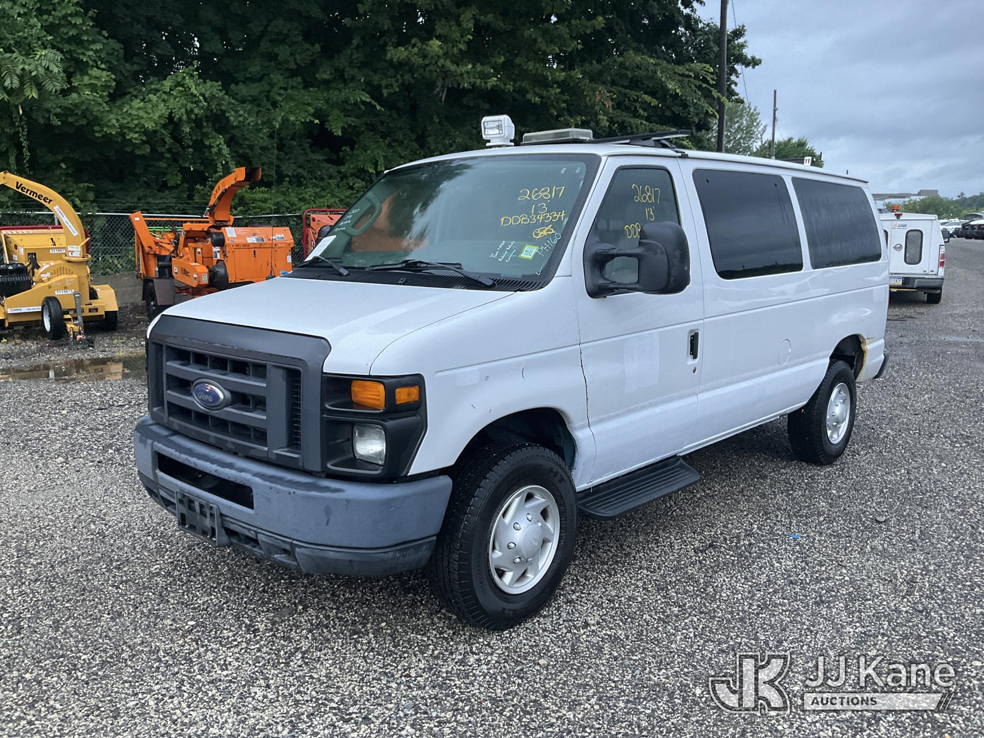 2013 Ford Econoline E-350 Super Duty Cargo Window Van